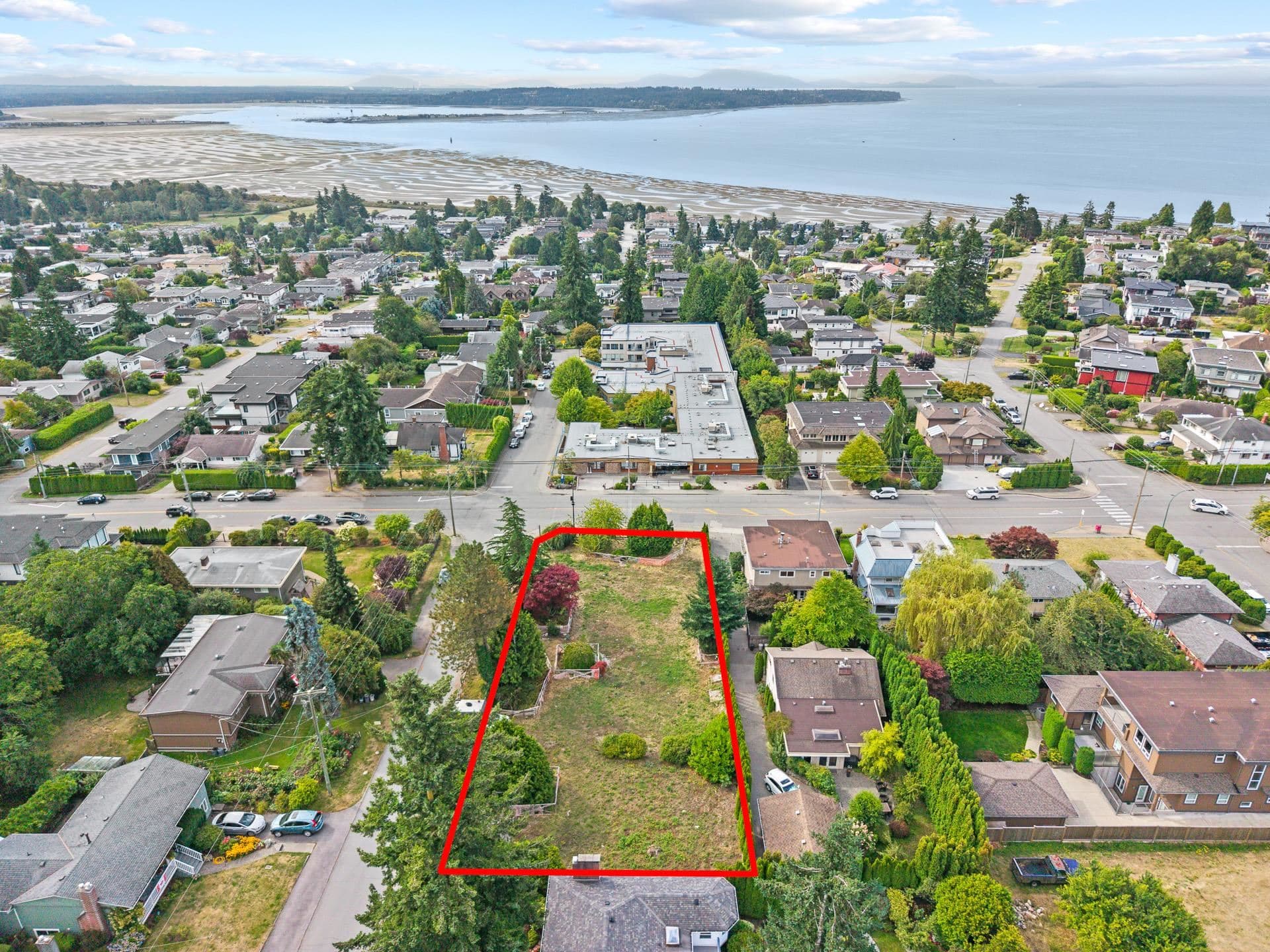 15643 Buena Vista Avenue, White Rock, V4B 1Z3 — photo 2