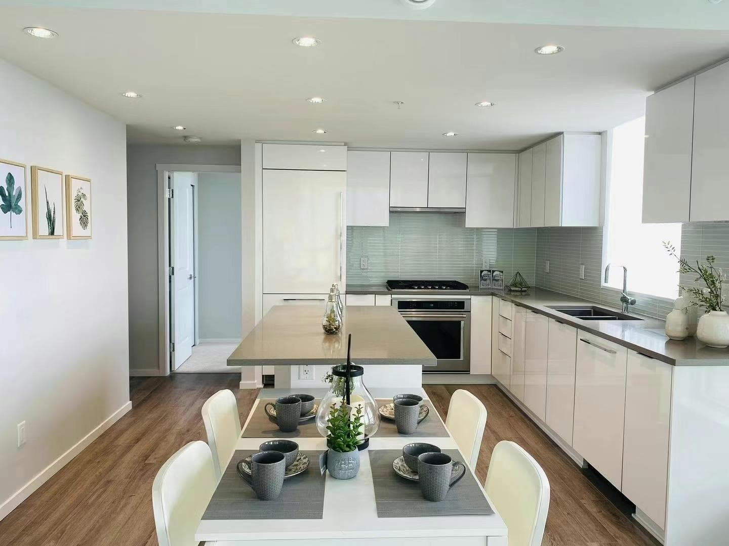 1607 - 6638 Dunblane Avenue, Burnaby, V5H 0G8 — photo 1