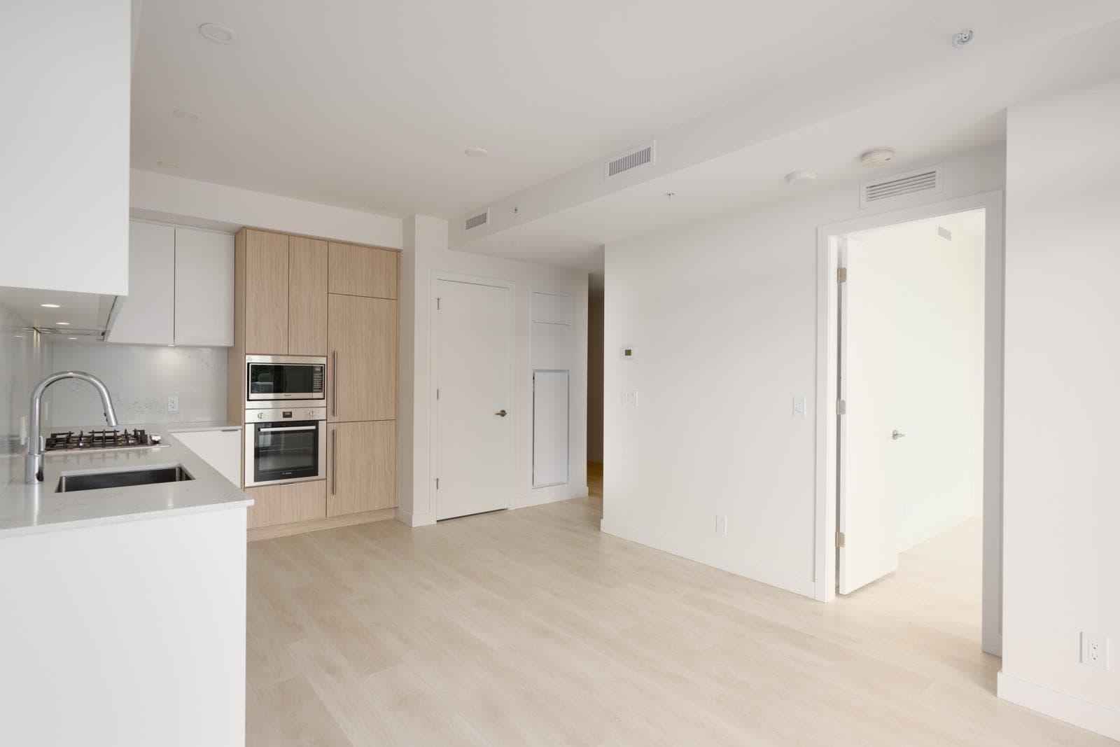 1110 - 537 Cottonwood Avenue, Coquitlam, V3J 0S4 — photo 5