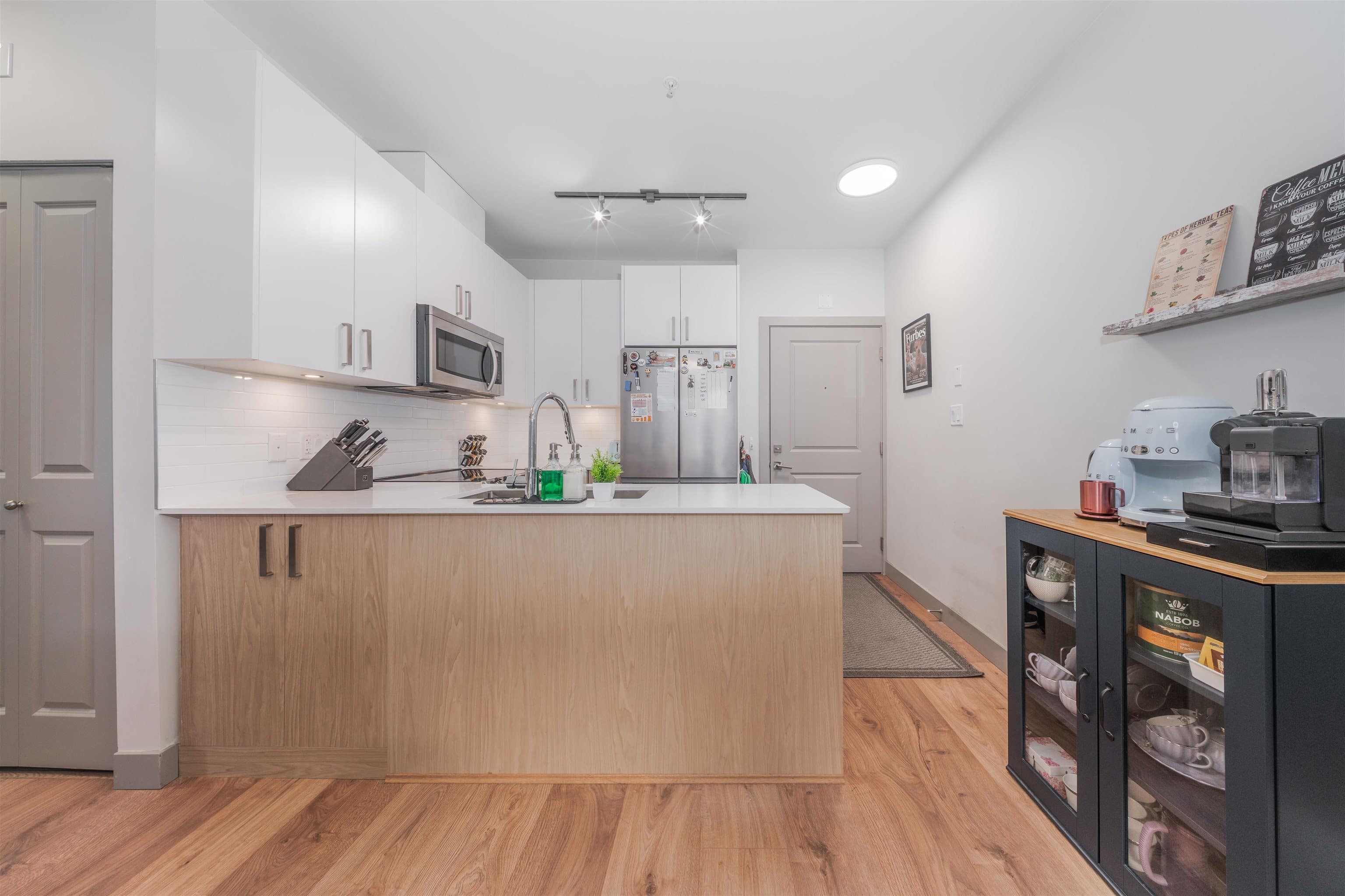 201 - 6968 Royal Oak Avenue, Burnaby, V5J 4J2 — photo 3