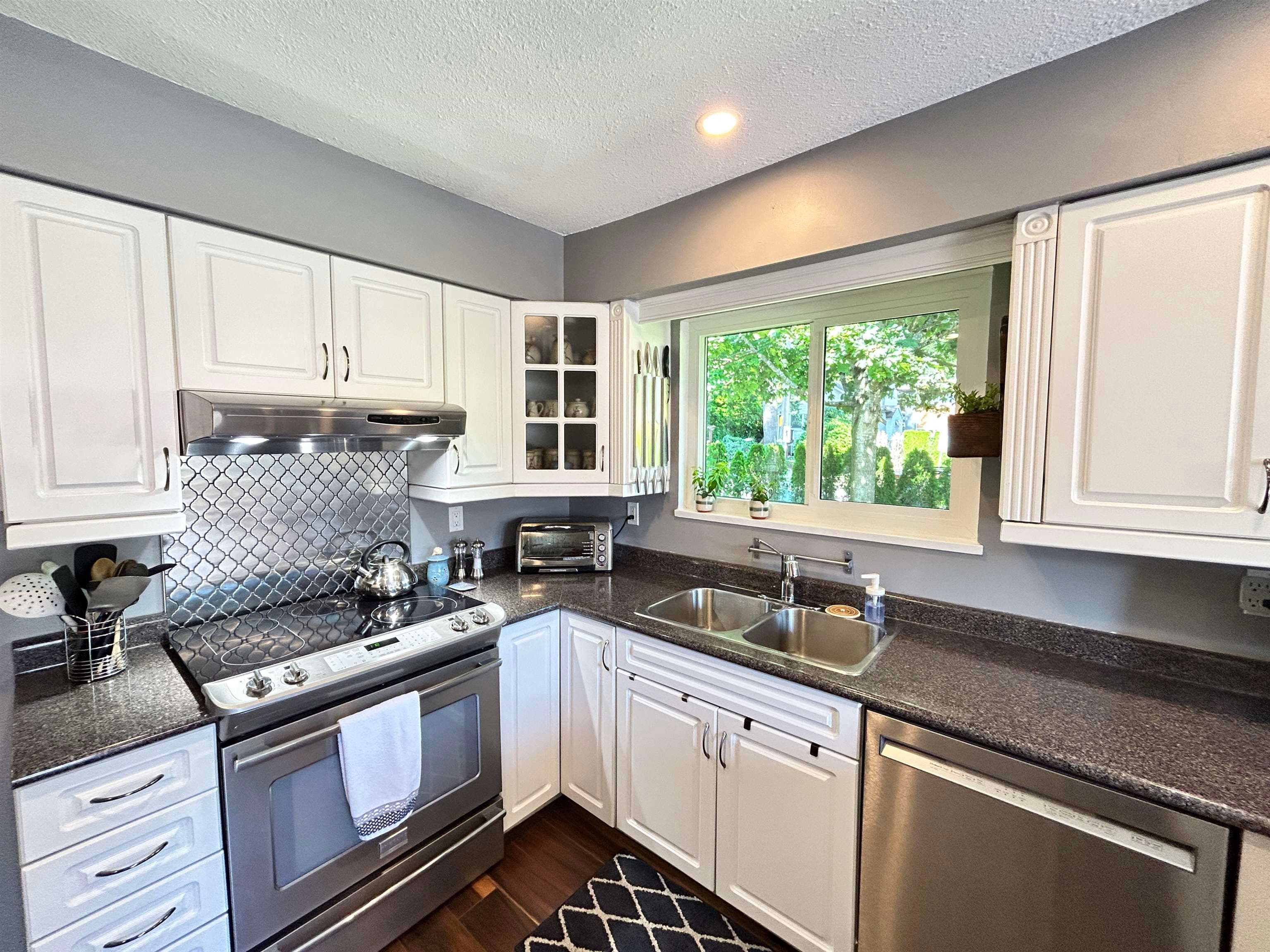 1798 Garden Avenue, North Vancouver, V7P 3A7 — photo 5