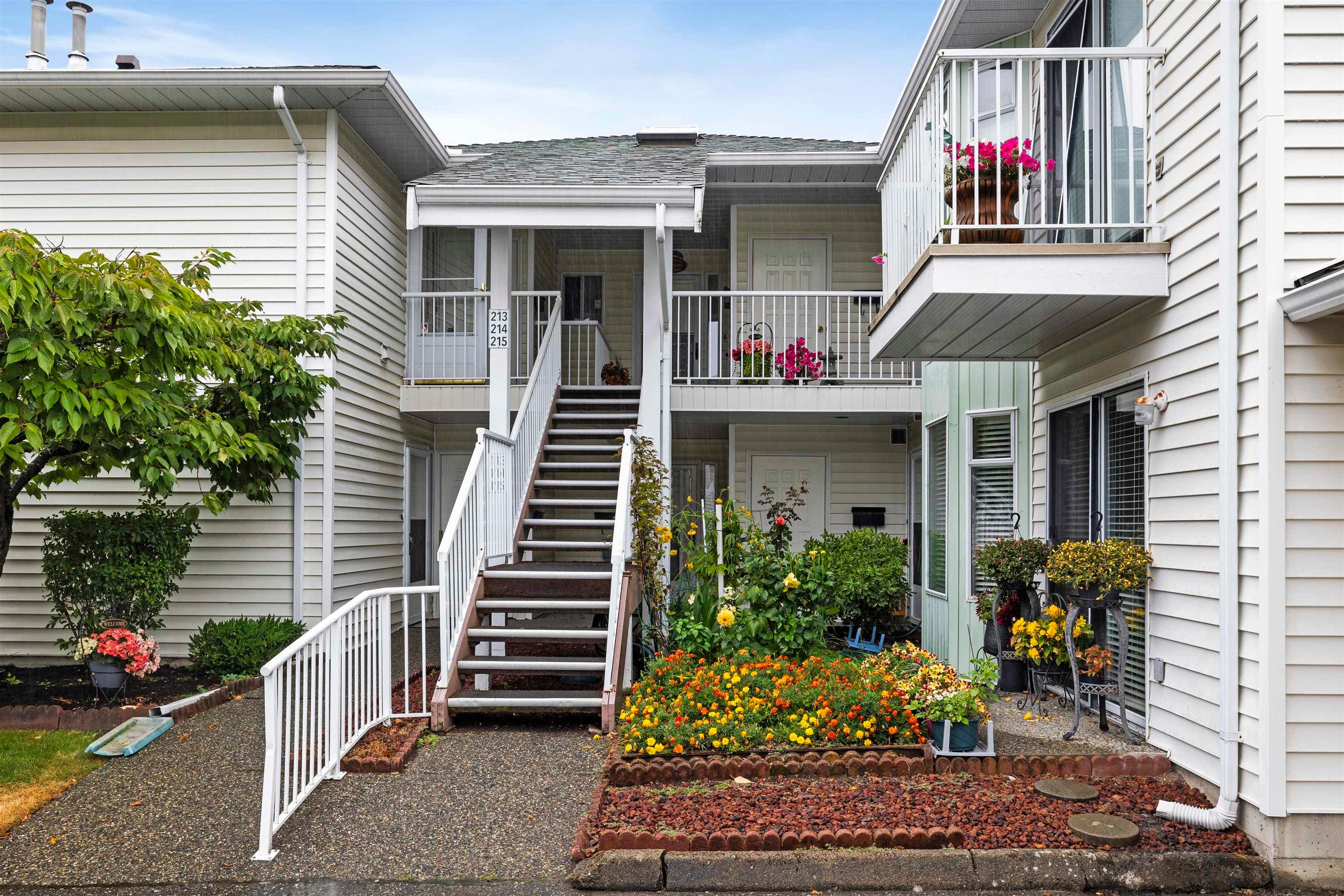 213 - 7156 121 Street, Surrey, V3W 0J6 — photo 1