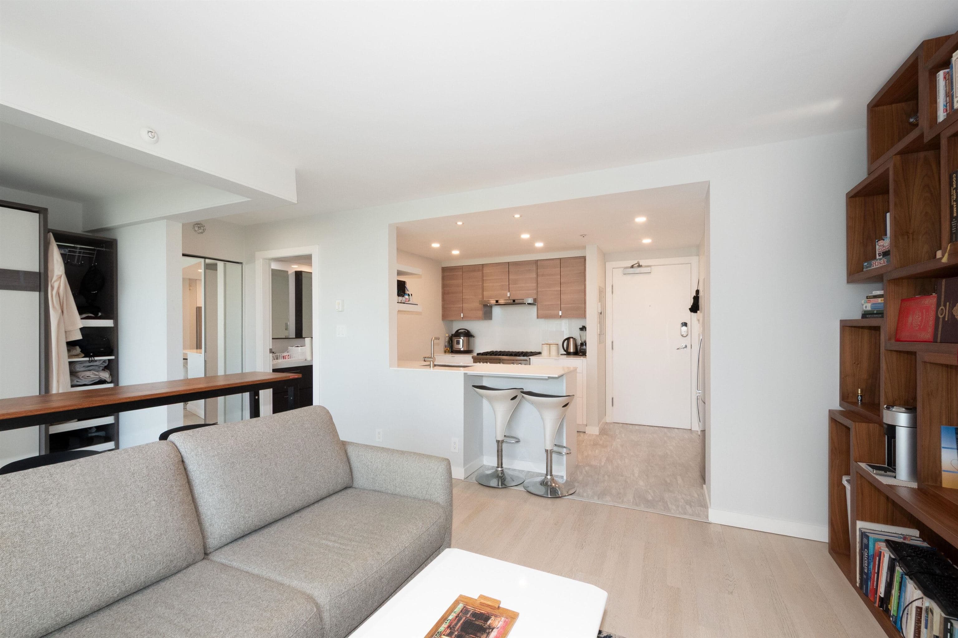 1703 - 198 Aquarius Mews, Vancouver, V6Z 2Y4 — photo 3