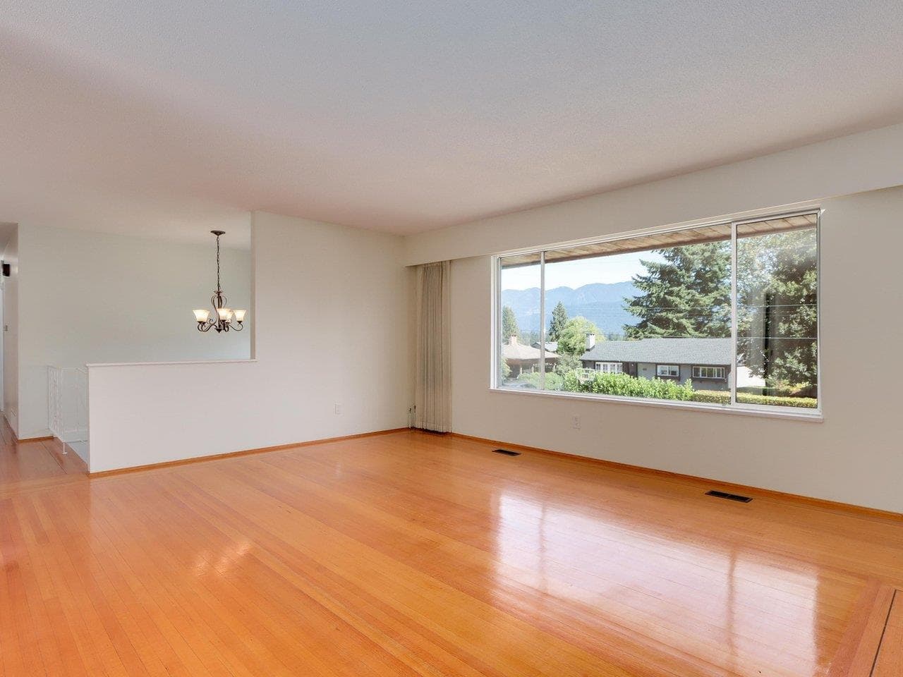 893 Huntingdon Crescent, North Vancouver, V7G 1M4 — photo 4