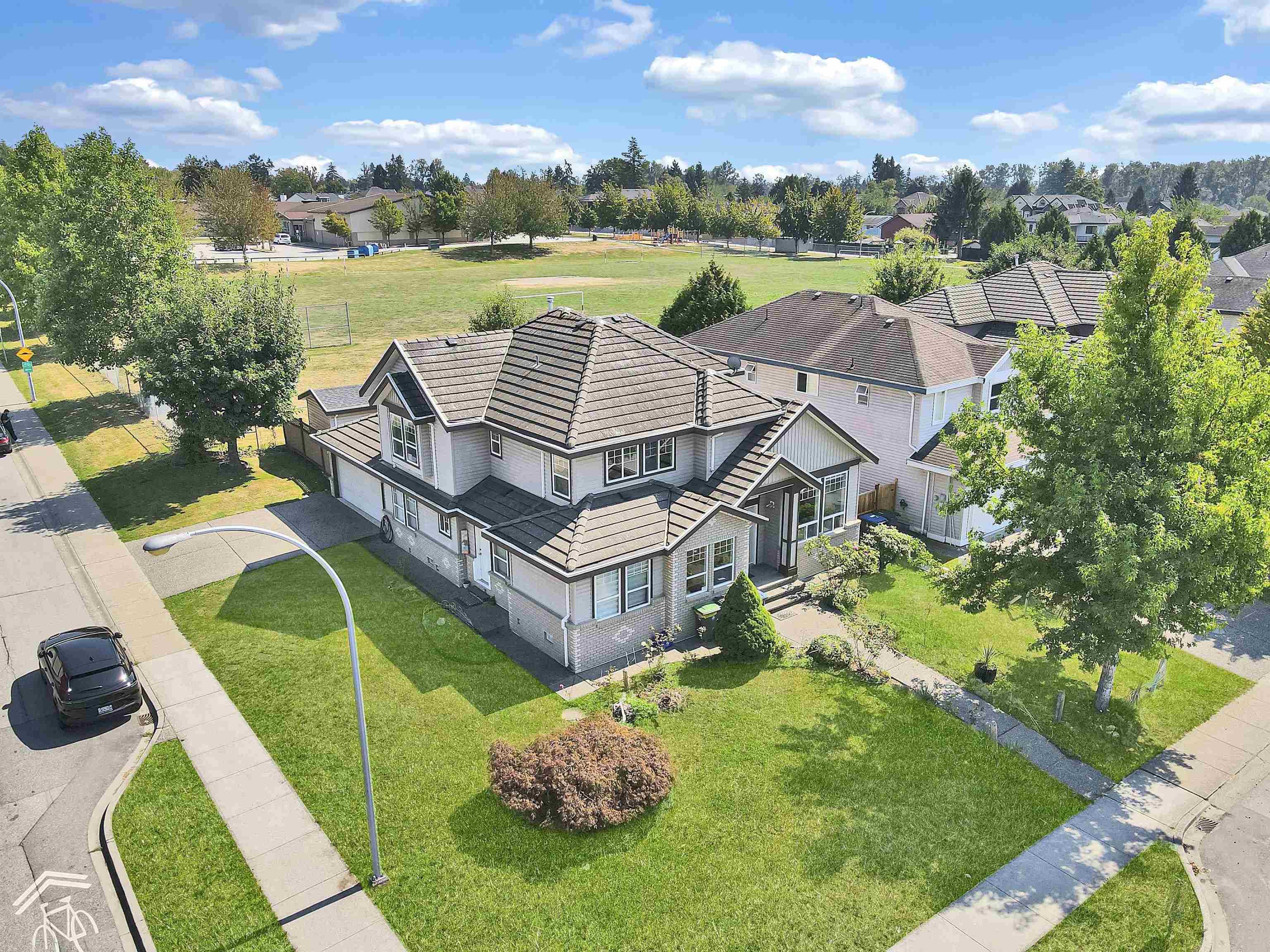 9086 137a Street, Surrey, V3V 7N6 — photo 2