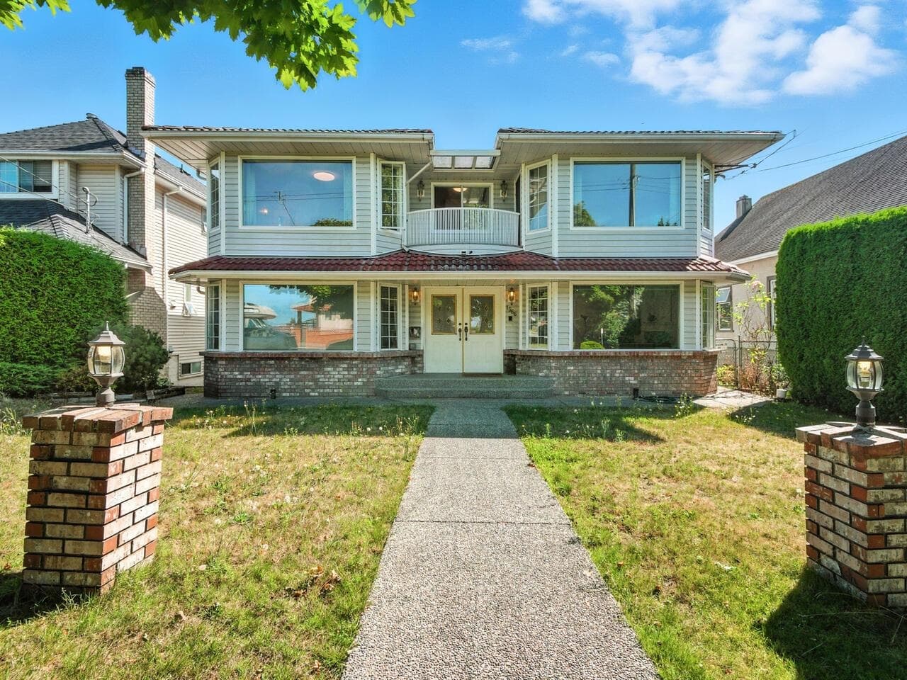 1566 Cliff Avenue, Burnaby