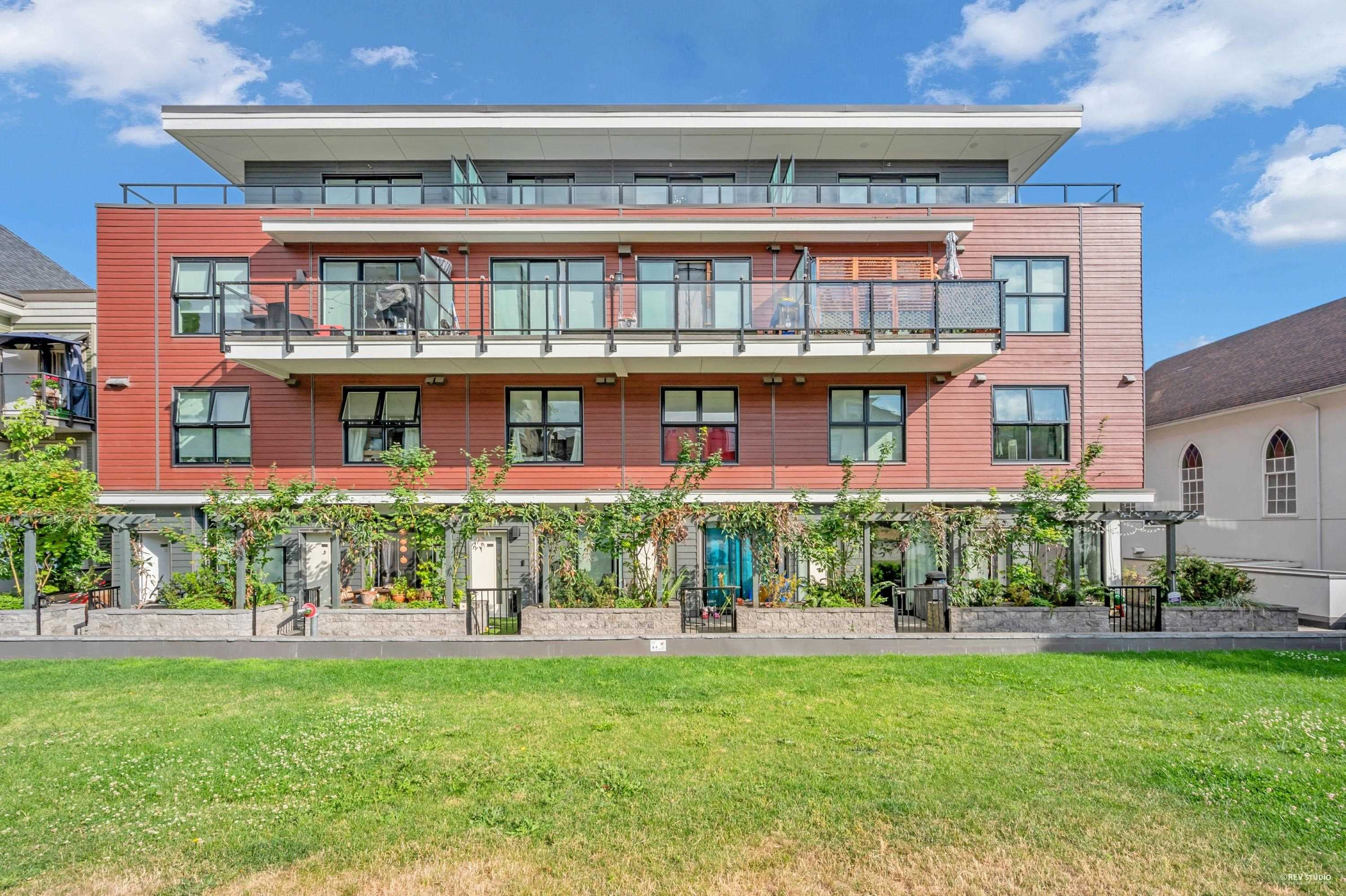 302 - 218 Carnarvon Street, New Westminster, V3L 1B8 — photo 2