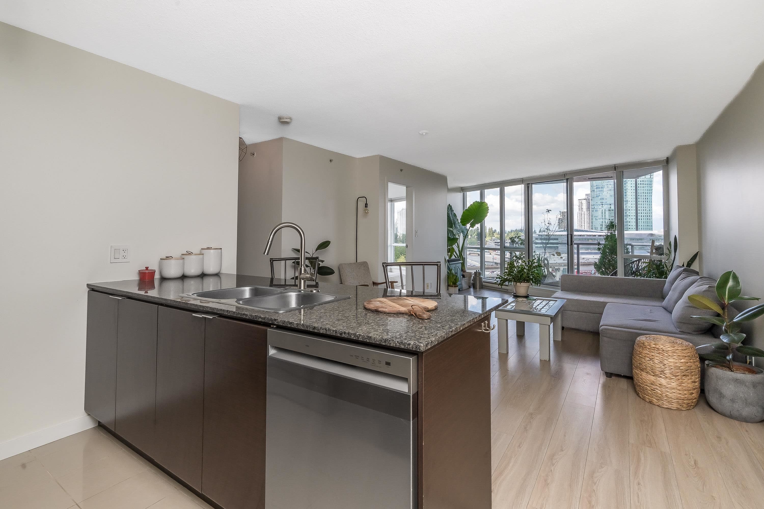 1102 - 13618 100 Avenue, Surrey, V3T 0A8 — photo 3