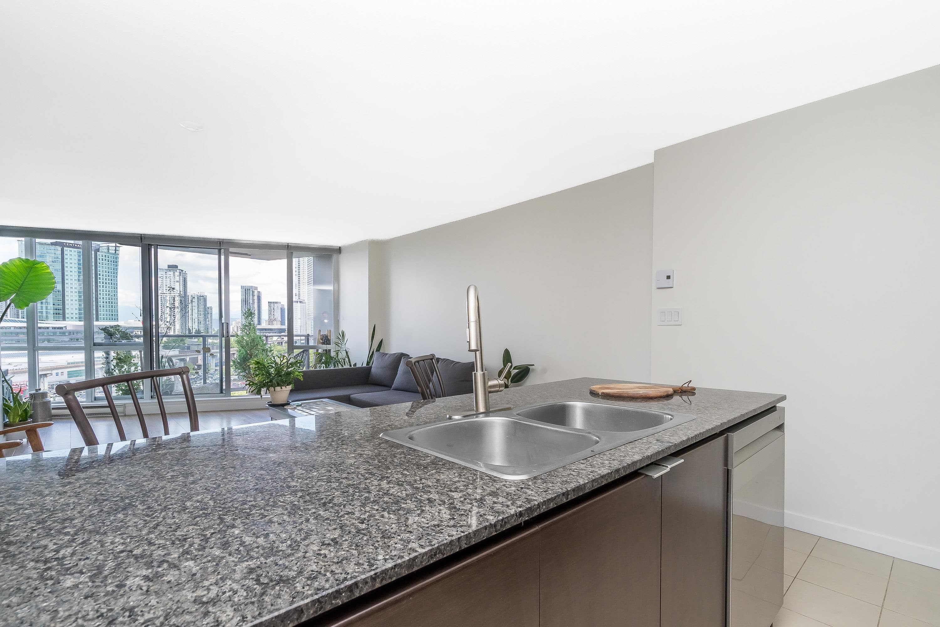 1102 - 13618 100 Avenue, Surrey, V3T 0A8 — photo 5