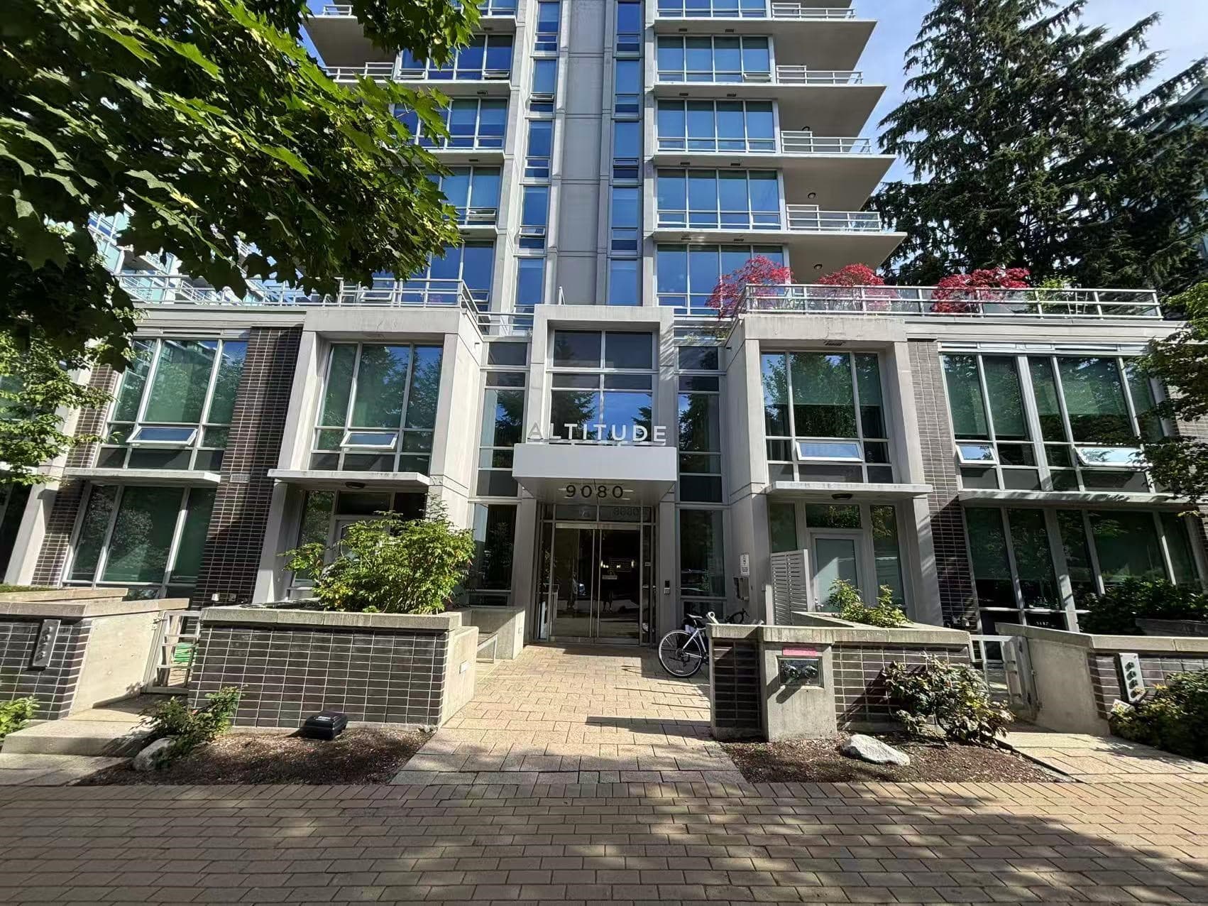 10x - 9080 University Crescent, Burnaby, V5A 0B7 — photo 1