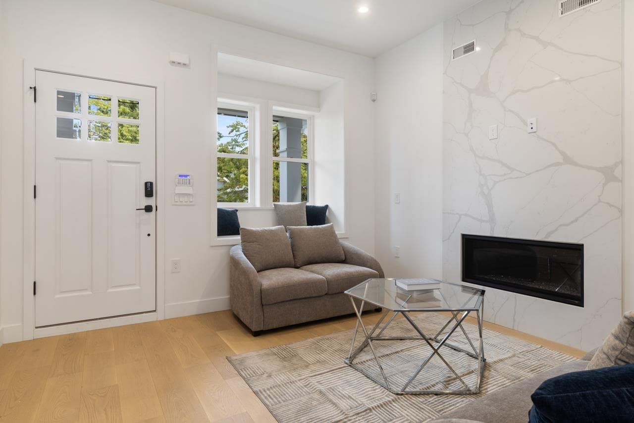 1 - 2022 E 4th Avenue, Vancouver, V5N 1K4 — photo 3