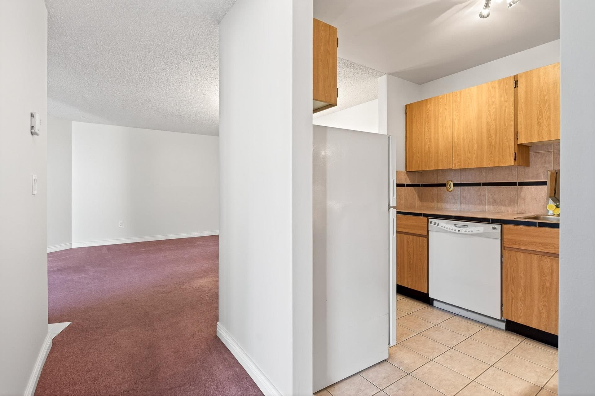 305 - 615 North Road, Coquitlam, V3J 1P1 — photo 3