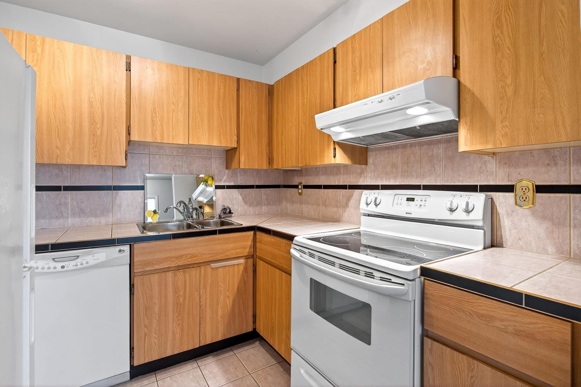305 - 615 North Road, Coquitlam, V3J 1P1 — photo 5