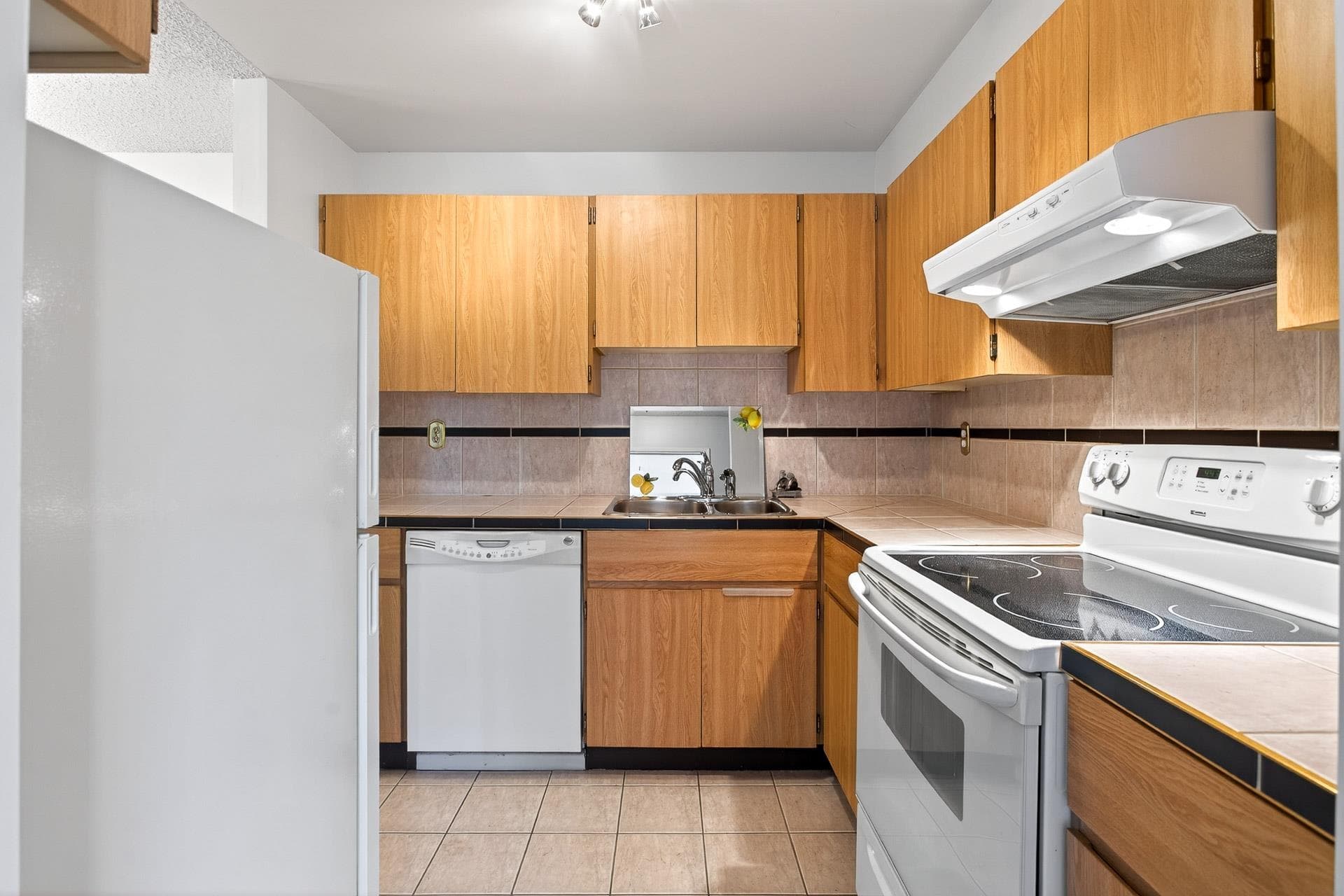 305 - 615 North Road, Coquitlam, V3J 1P1 — photo 4