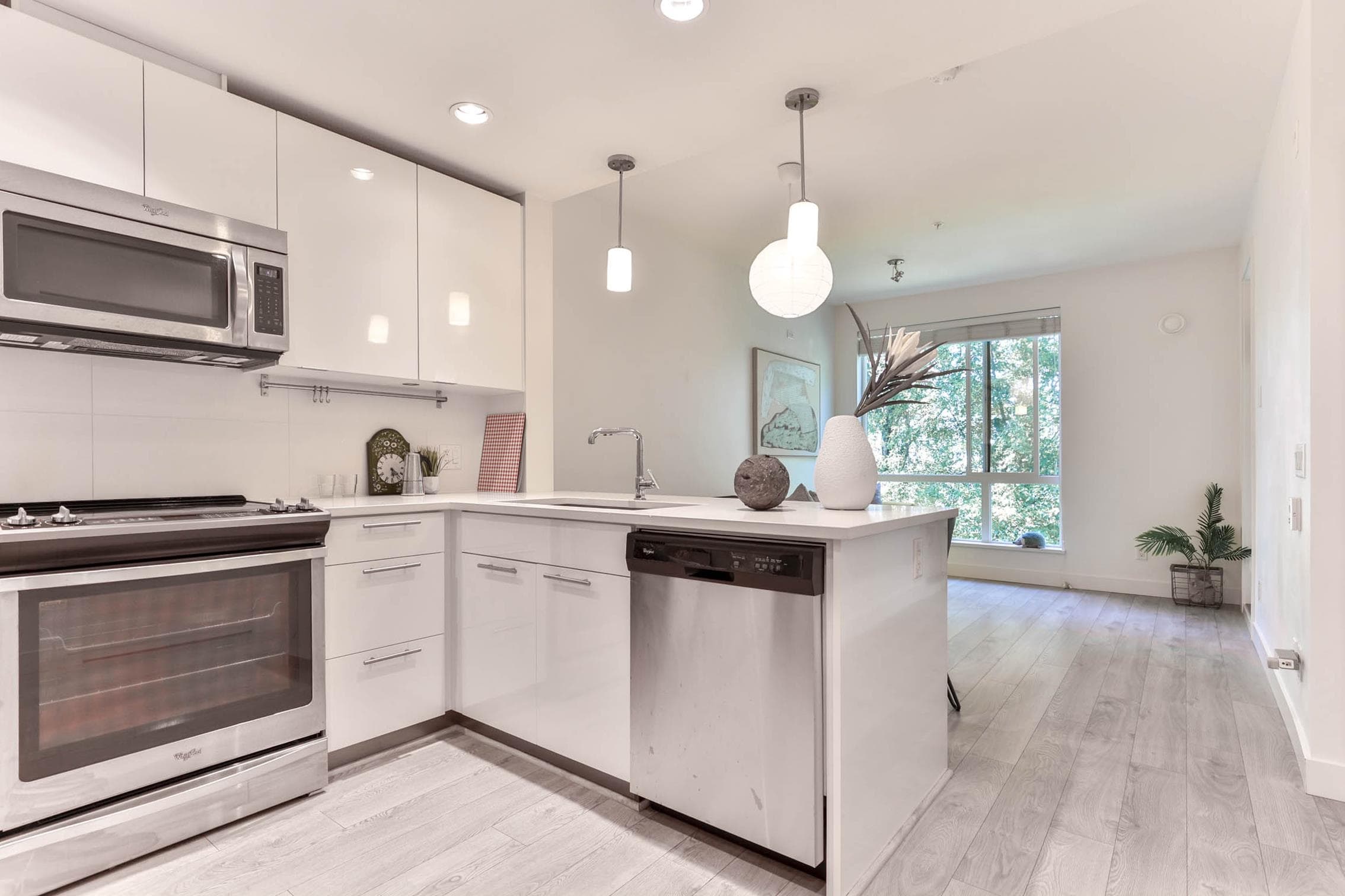 527 - 723 W 3rd Street, North Vancouver, V7M 0E4 — photo 1