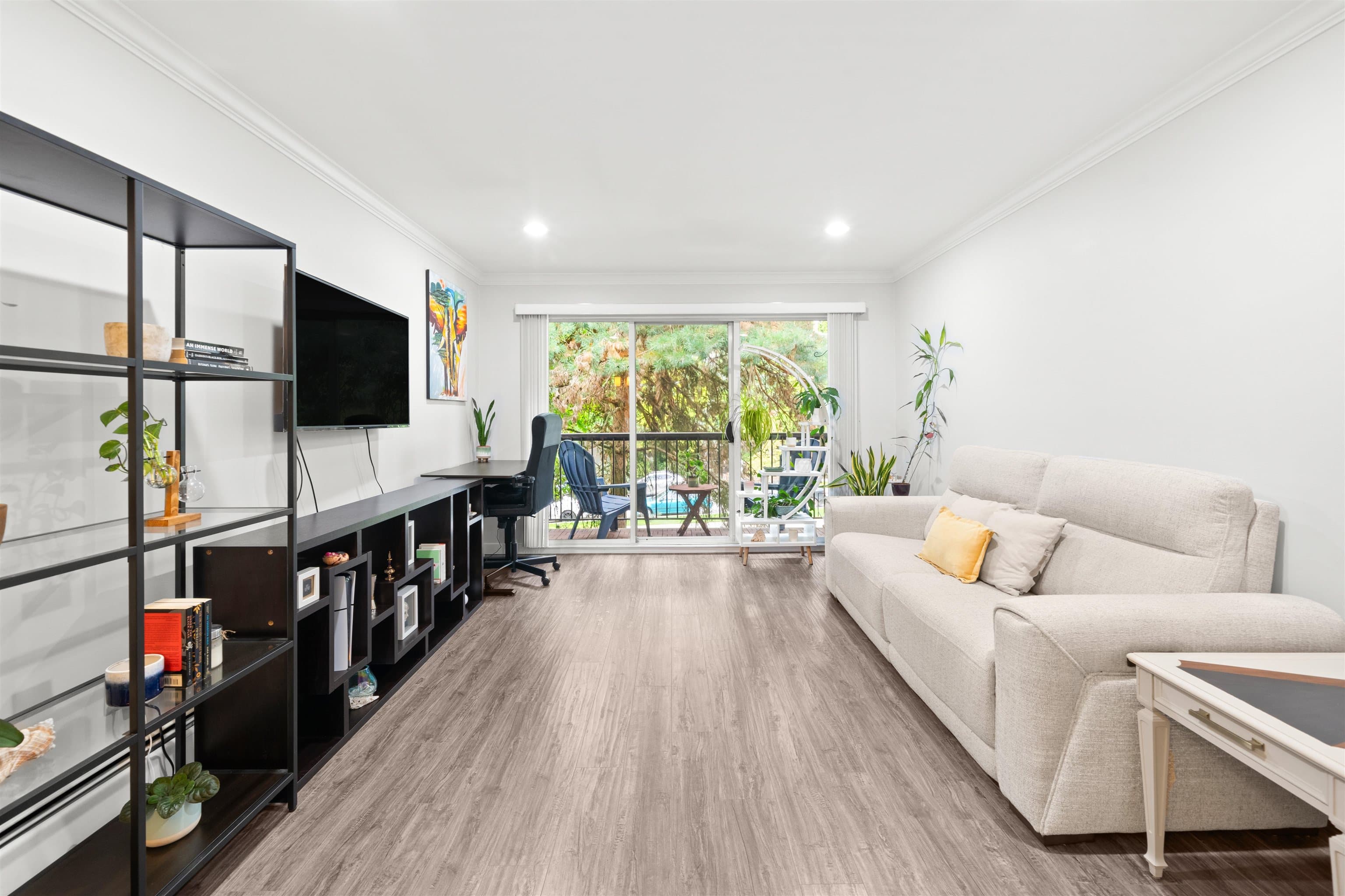402 - 428 Agnes Street, New Westminster, V3L 1G1 — photo 1
