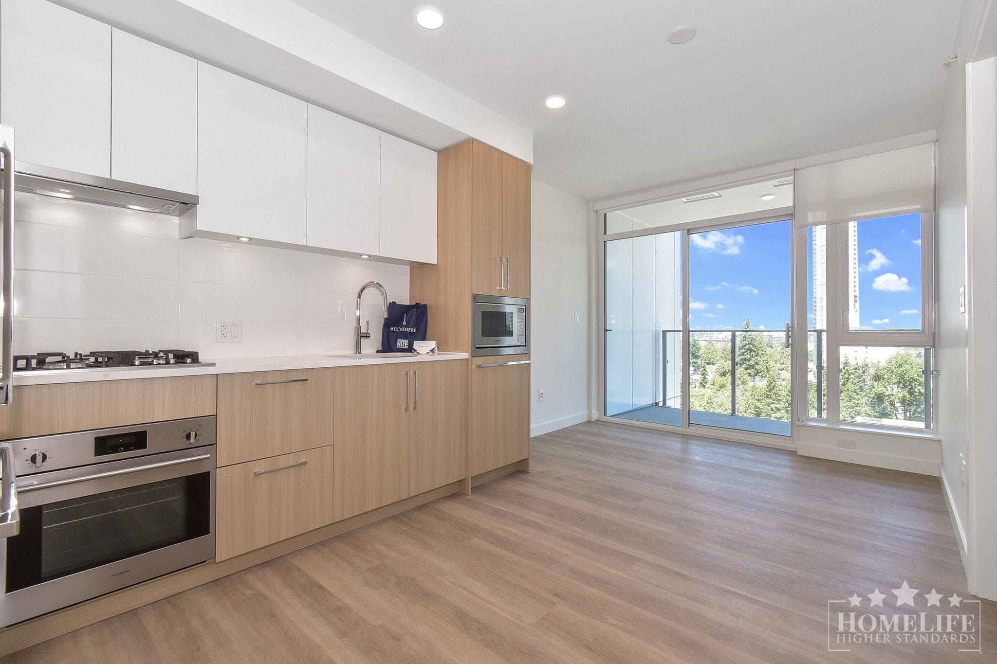 1605 - 9675 King George Boulevard, Surrey, V3T 0T7 — photo 1