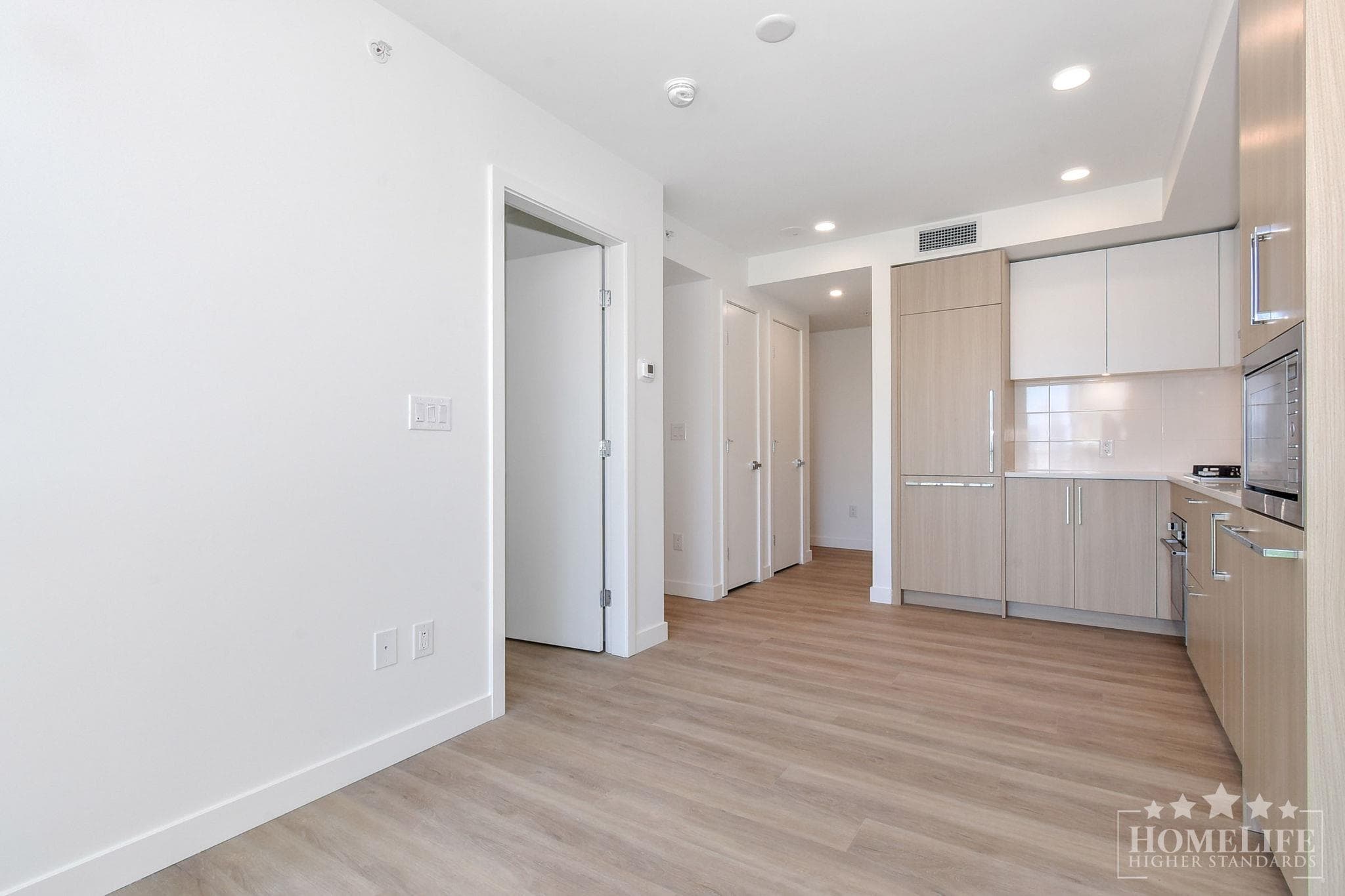 1605 - 9675 King George Boulevard, Surrey, V3T 0T7 — photo 5