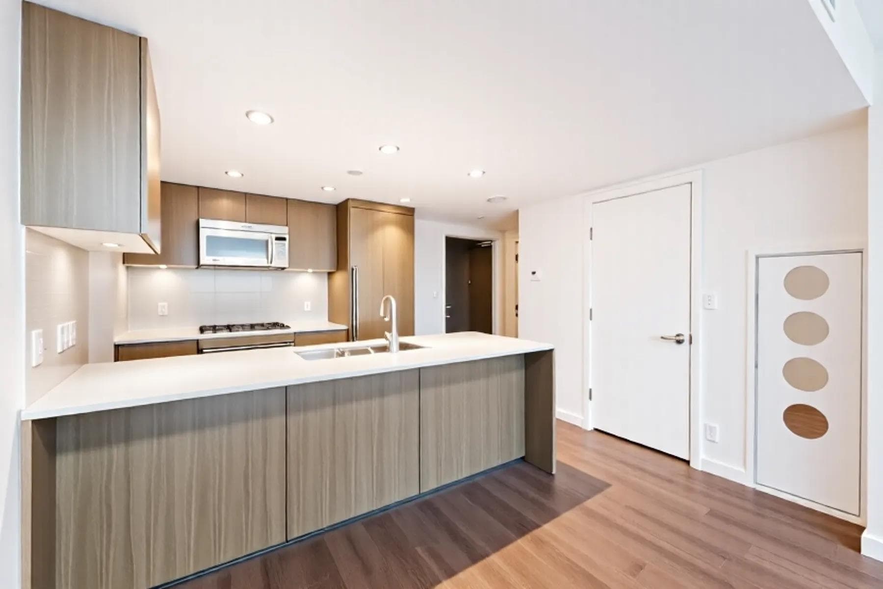 2105 - 125 E 14th Street, North Vancouver, V7L 0E6 — photo 5