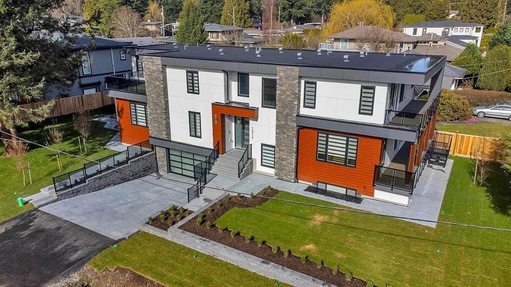 13915 Blackburn Avenue, White Rock, V4B 3H9 — photo 1