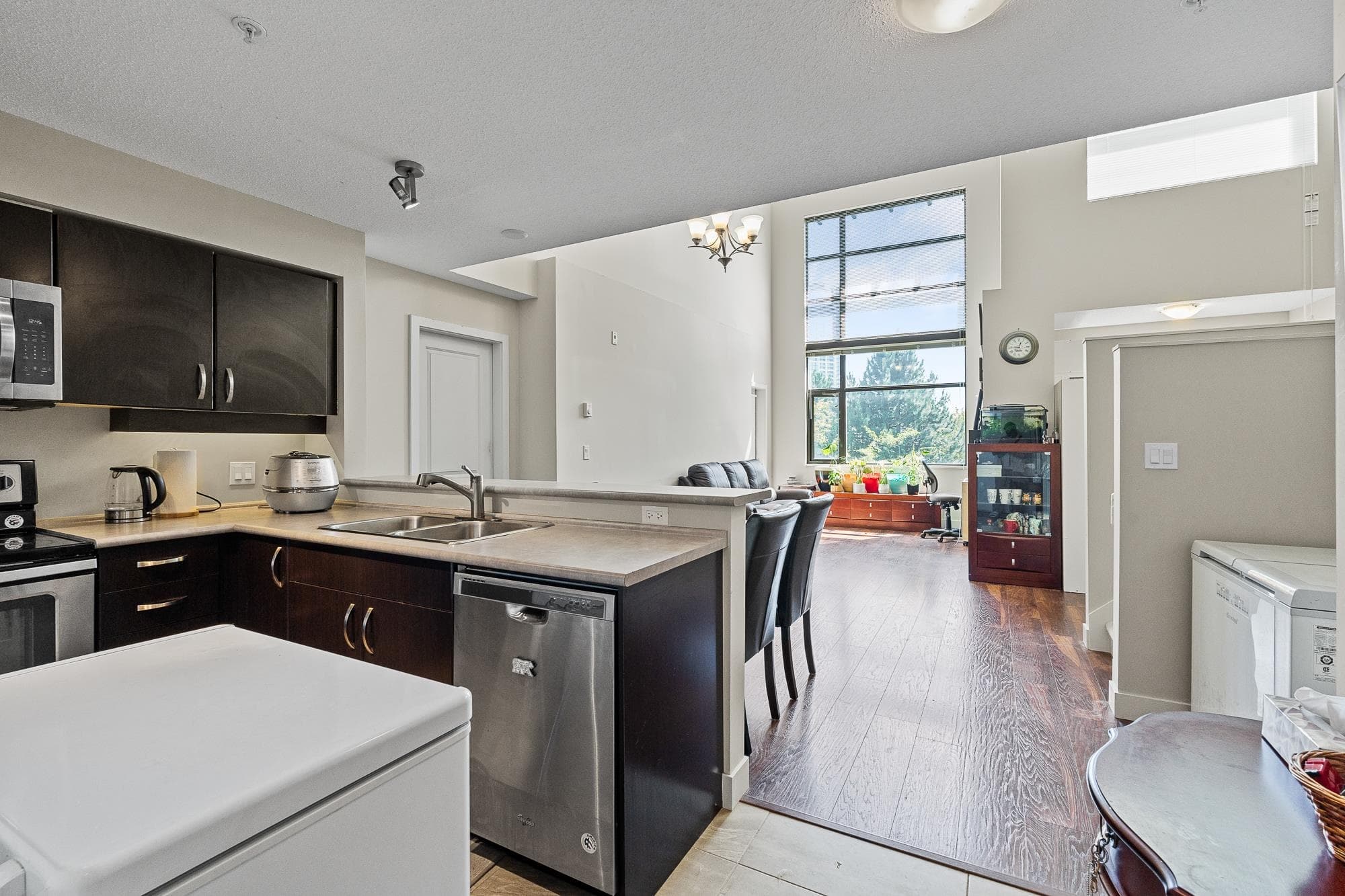 452 - 10838 City Parkway, Surrey, V3T 5X9 — photo 4