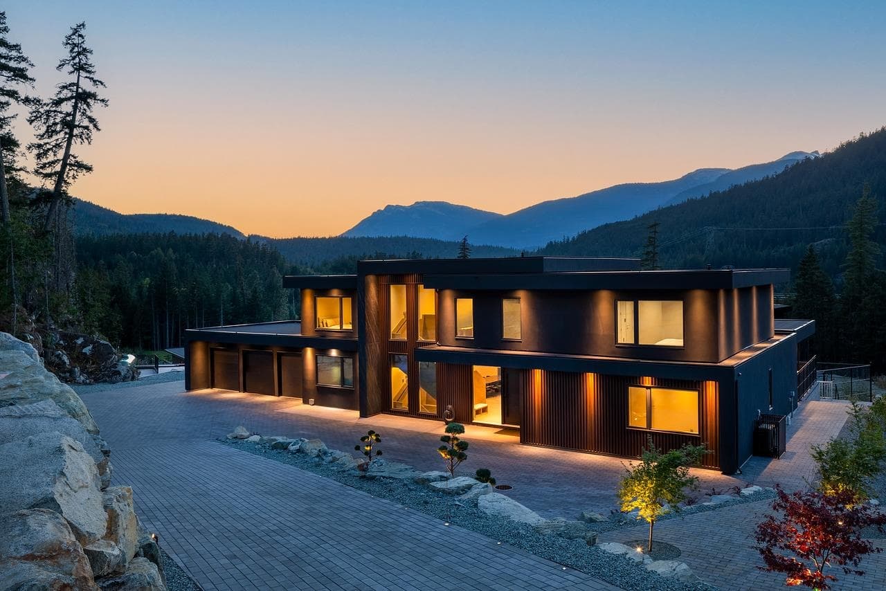 9228 Wedgemount Plateau Drive, Whistler, V8E 1M1 — photo 2