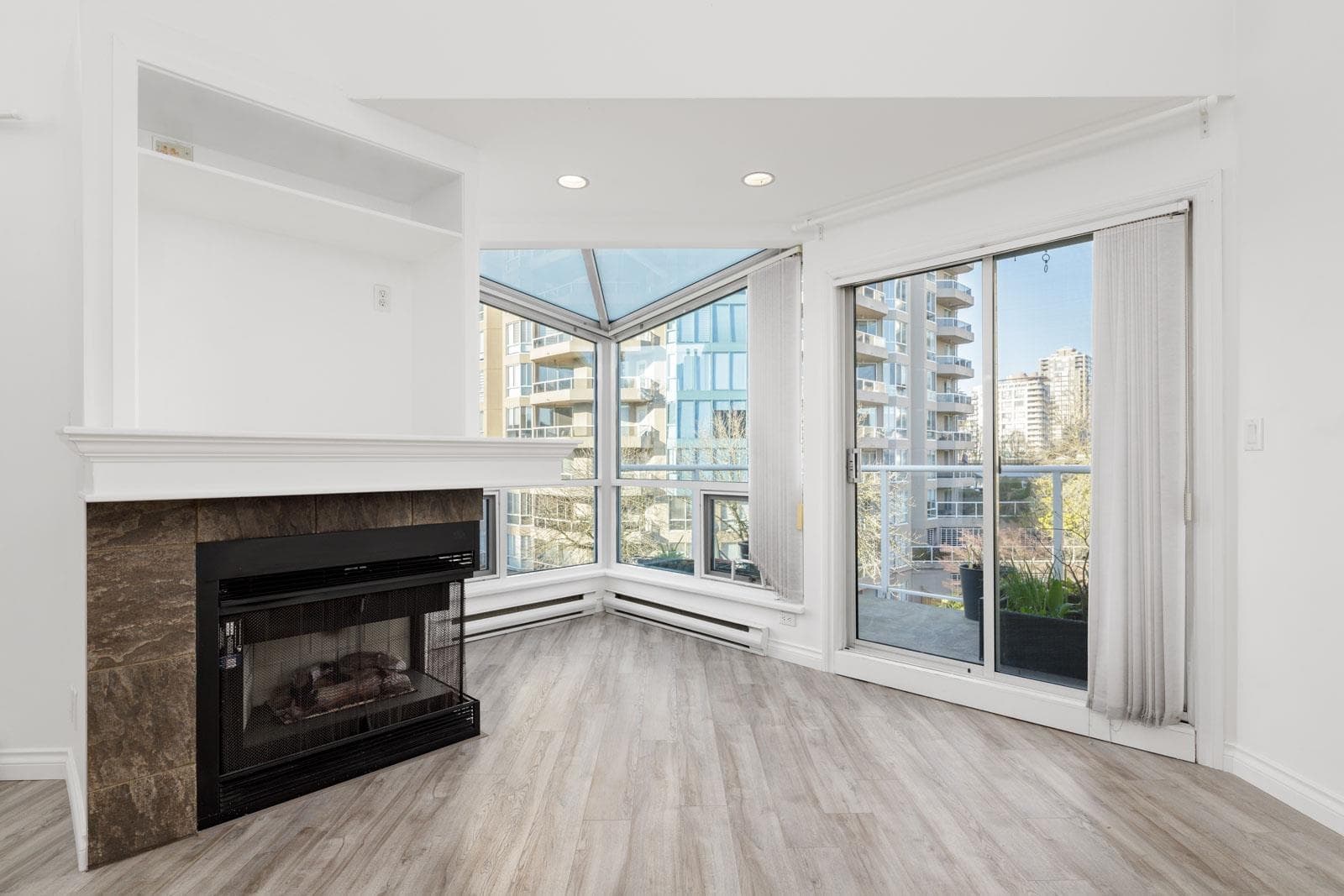 402B - 1210 Quayside Drive, New Westminster, V3M 6H1 — photo 2