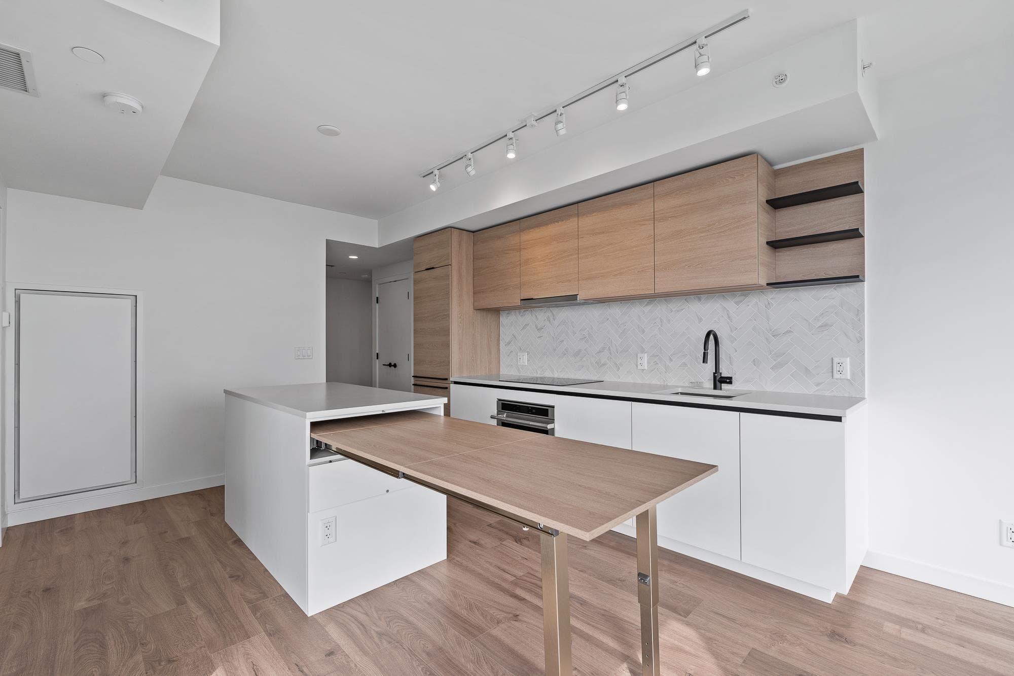 2508 - 10448 University Drive, Surrey, V3T 0S7 — photo 5