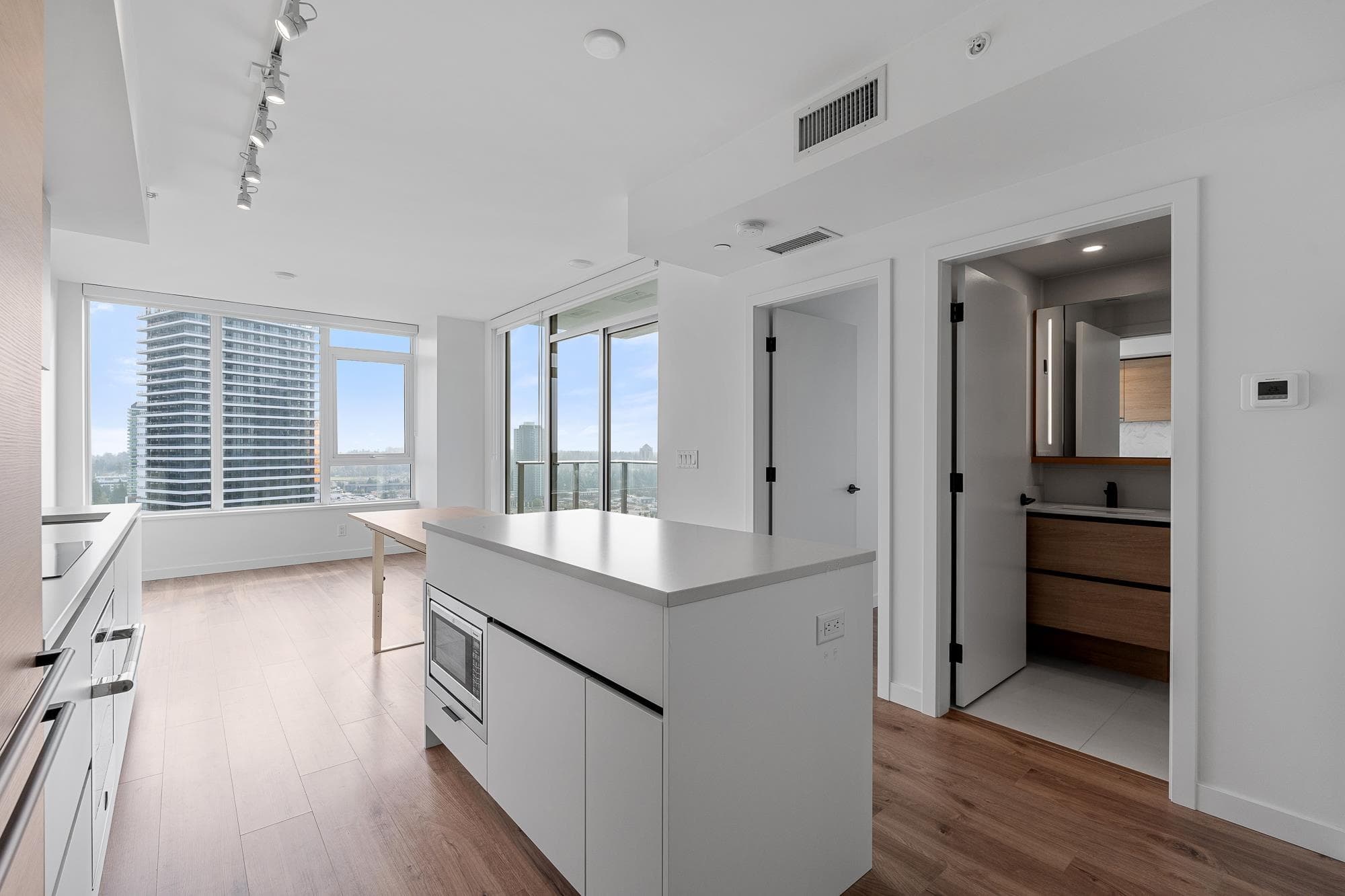 2508 - 10448 University Drive, Surrey, V3T 0S7 — photo 4