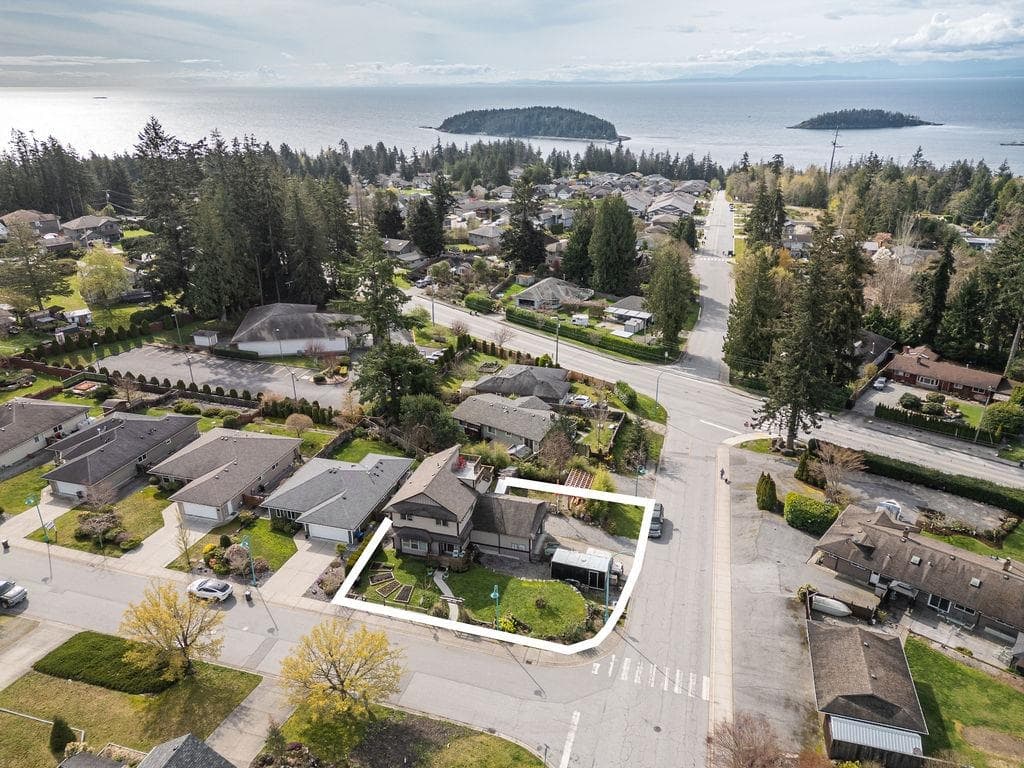6391 Oracle Road, Sechelt, V7Z 0R8 — photo 1