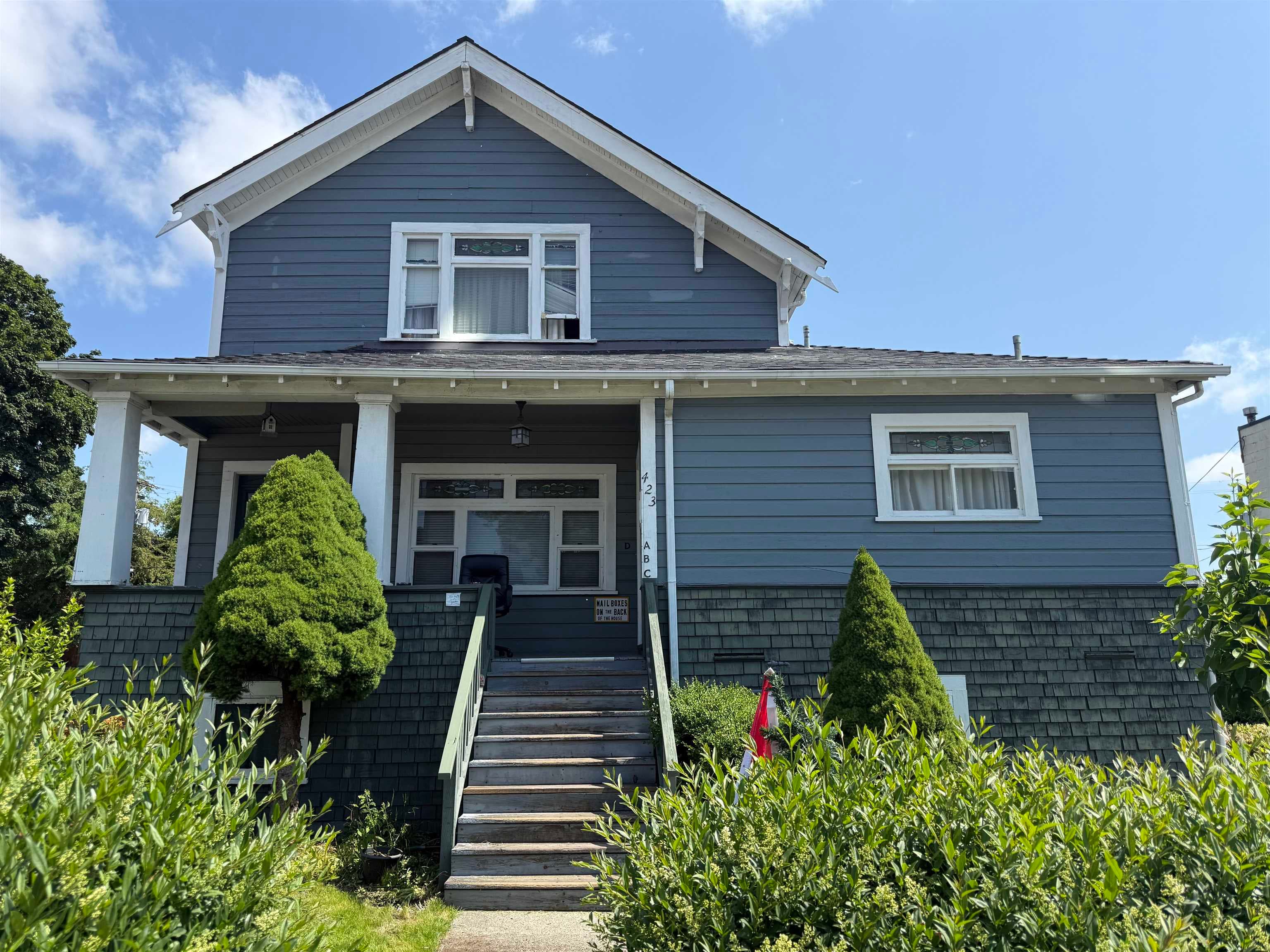 423 Sixth Street, New Westminster, V3L 3B1 — photo 1