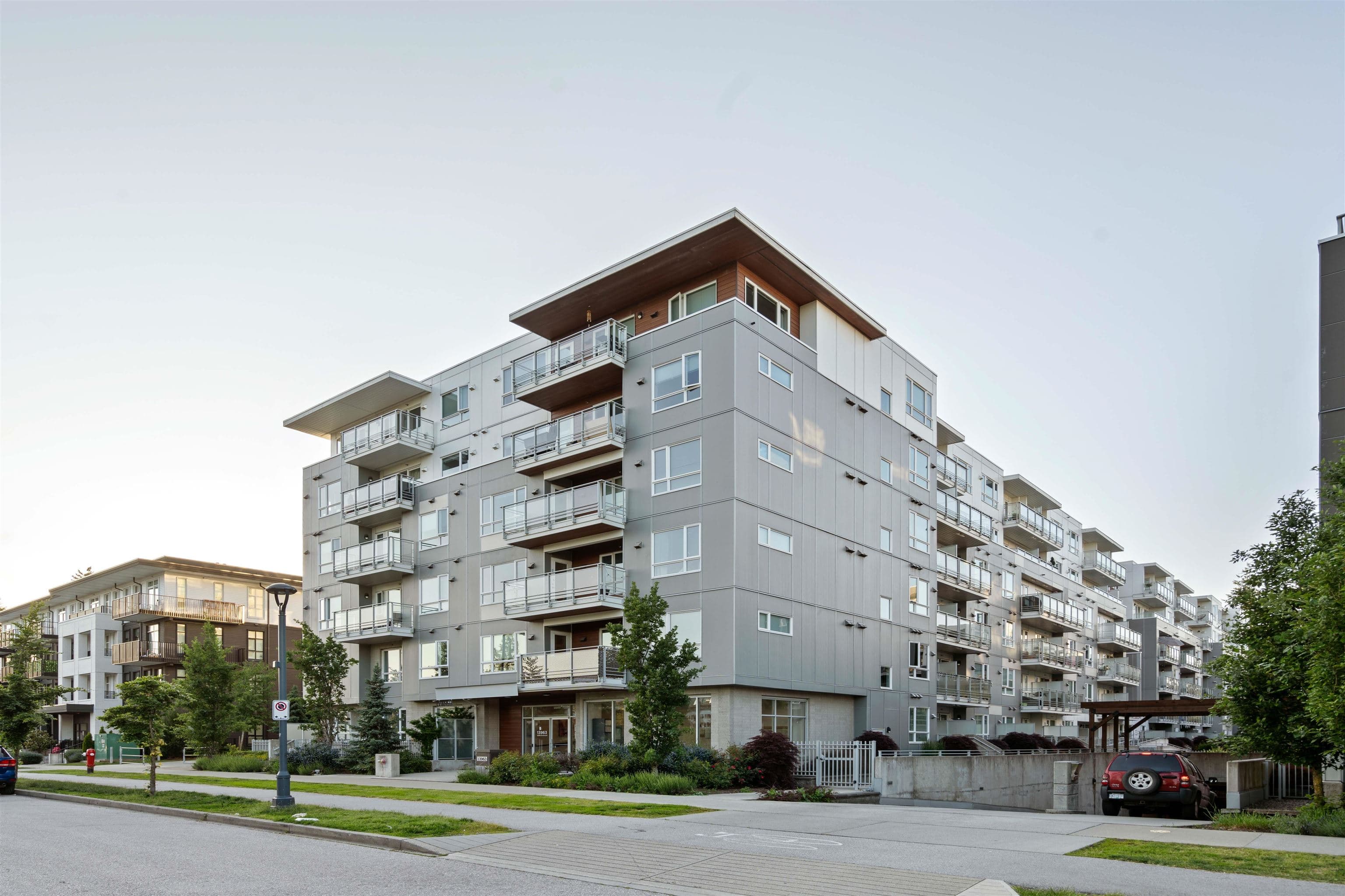 525 - 13963 105 Boulevard, Surrey, V3T 0M9 — photo 1