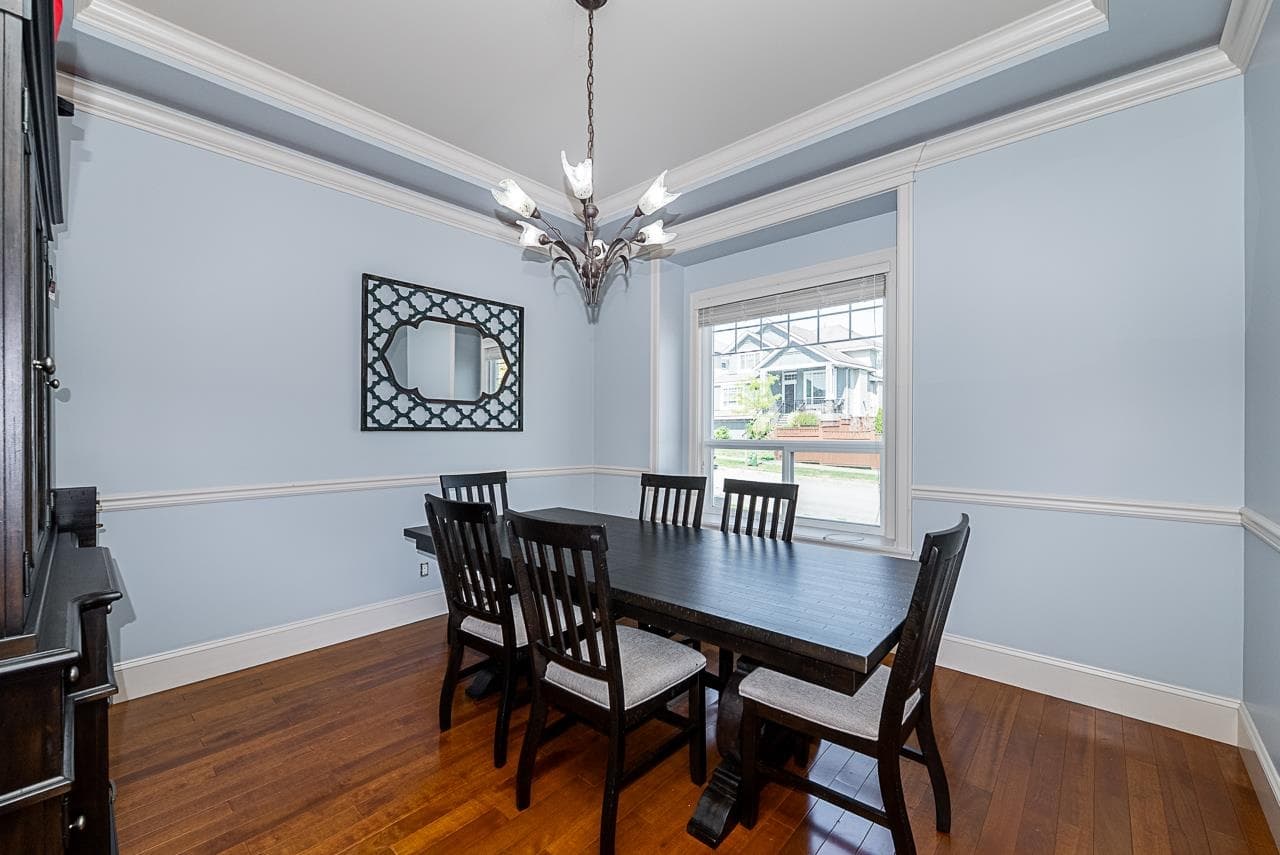 18938 54a Avenue, Surrey, V3S 6R4 — photo 4