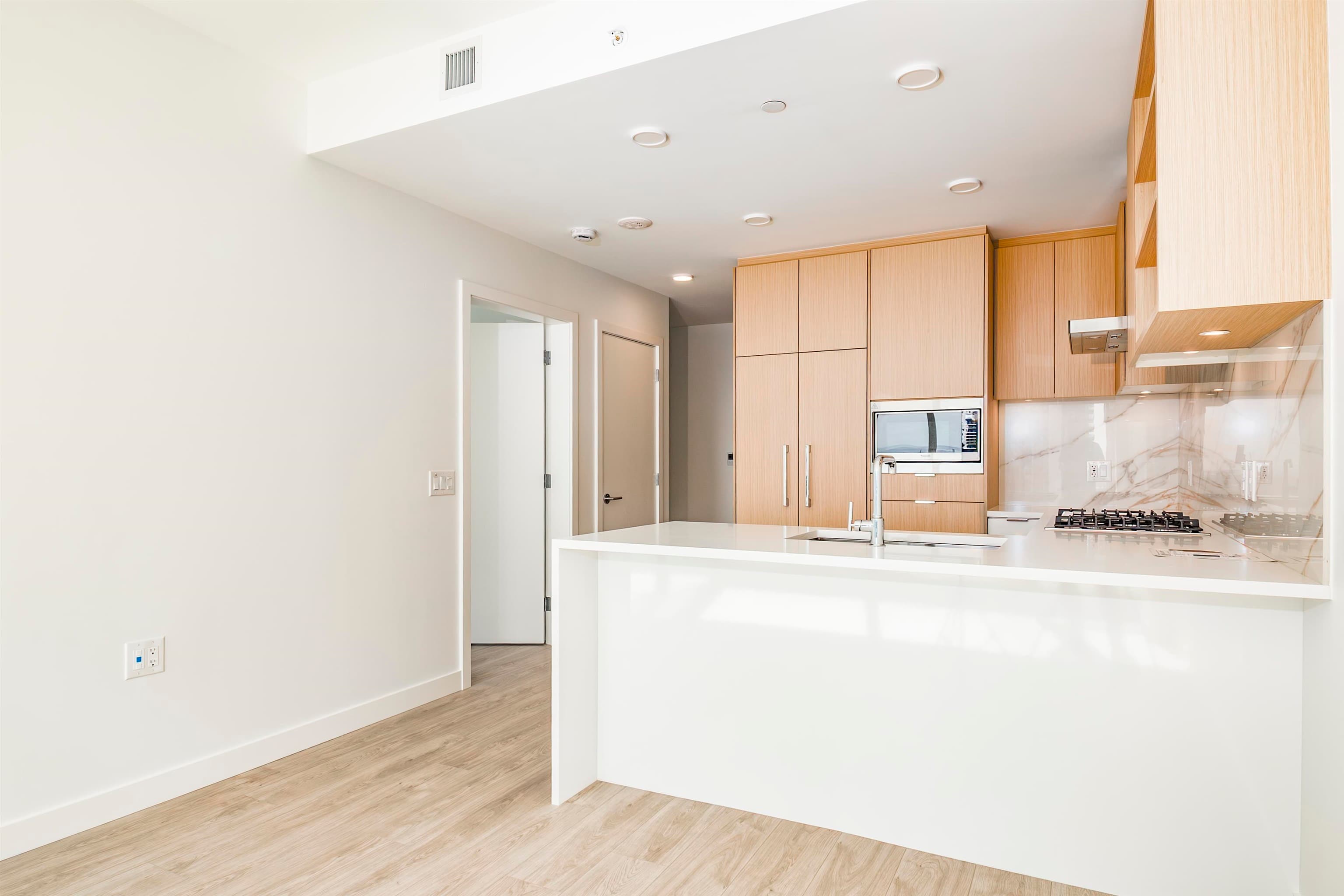 1304 - 4988 Bennett Street, Burnaby, V5H 0L1 — photo 2