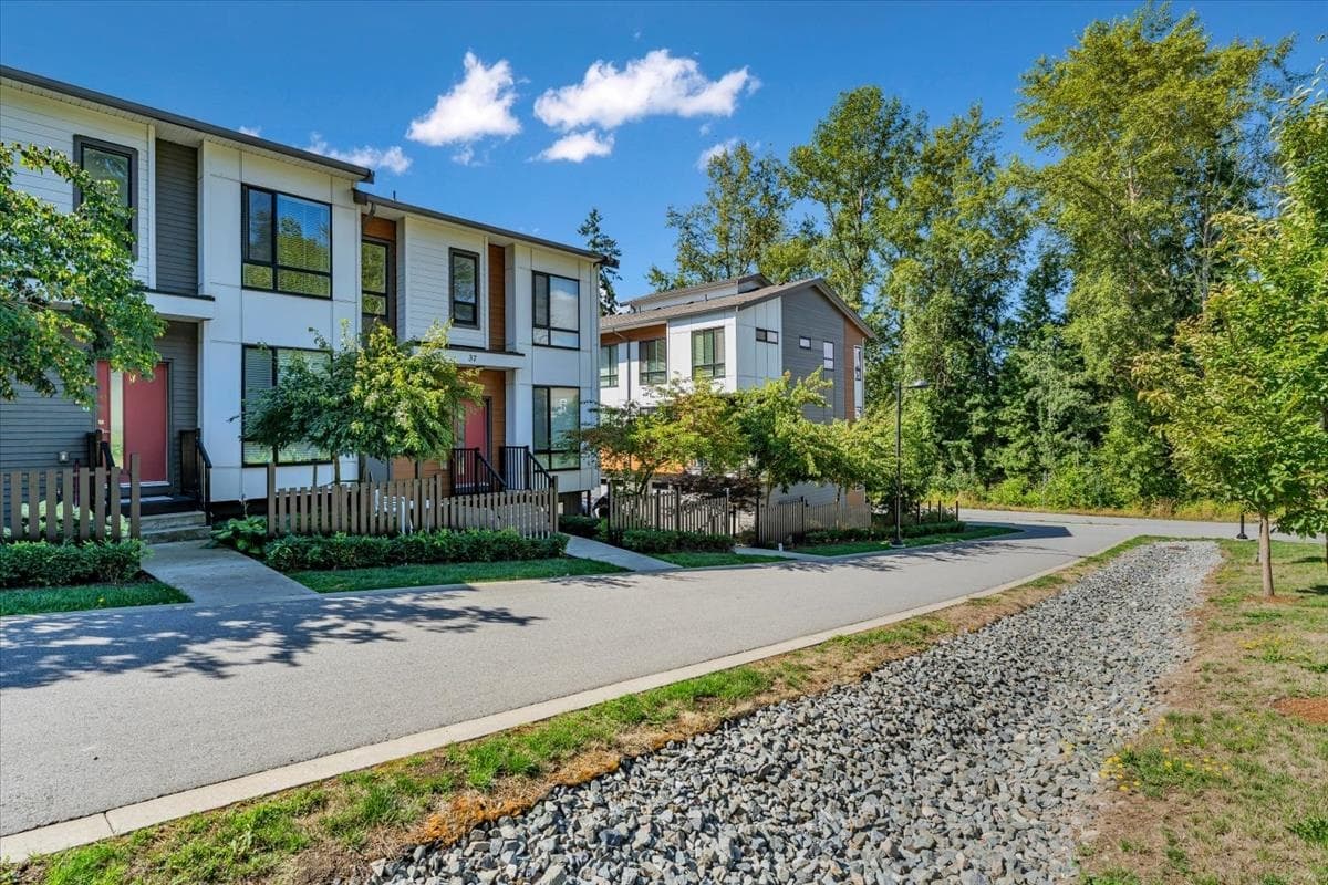 37 - 16433 19 Avenue, Surrey, V3Z 0Z1 — photo 2