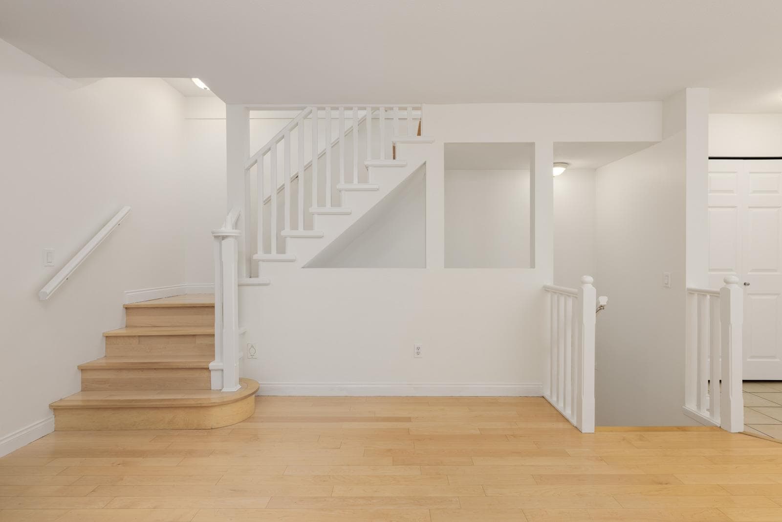 5 - 7238 18th Avenue, Burnaby, V3N 1H3 — photo 2
