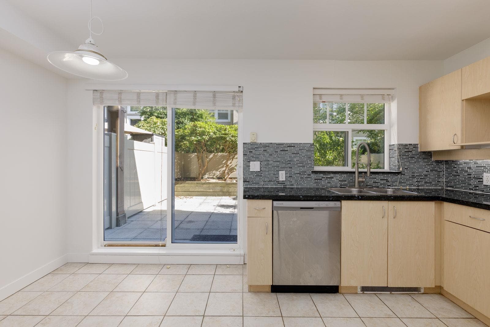 5 - 7238 18th Avenue, Burnaby, V3N 1H3 — photo 5