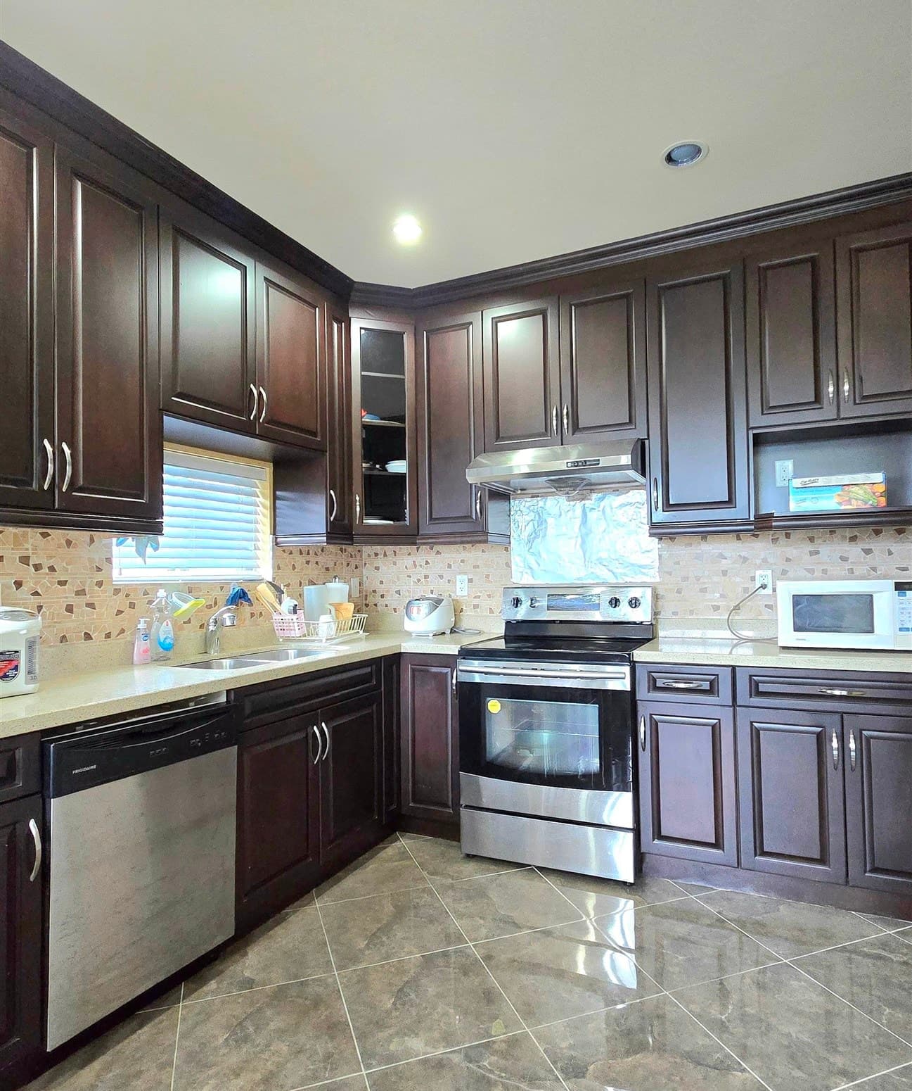 6056 Victoria Drive, Vancouver, V5P 3X3 — photo 4