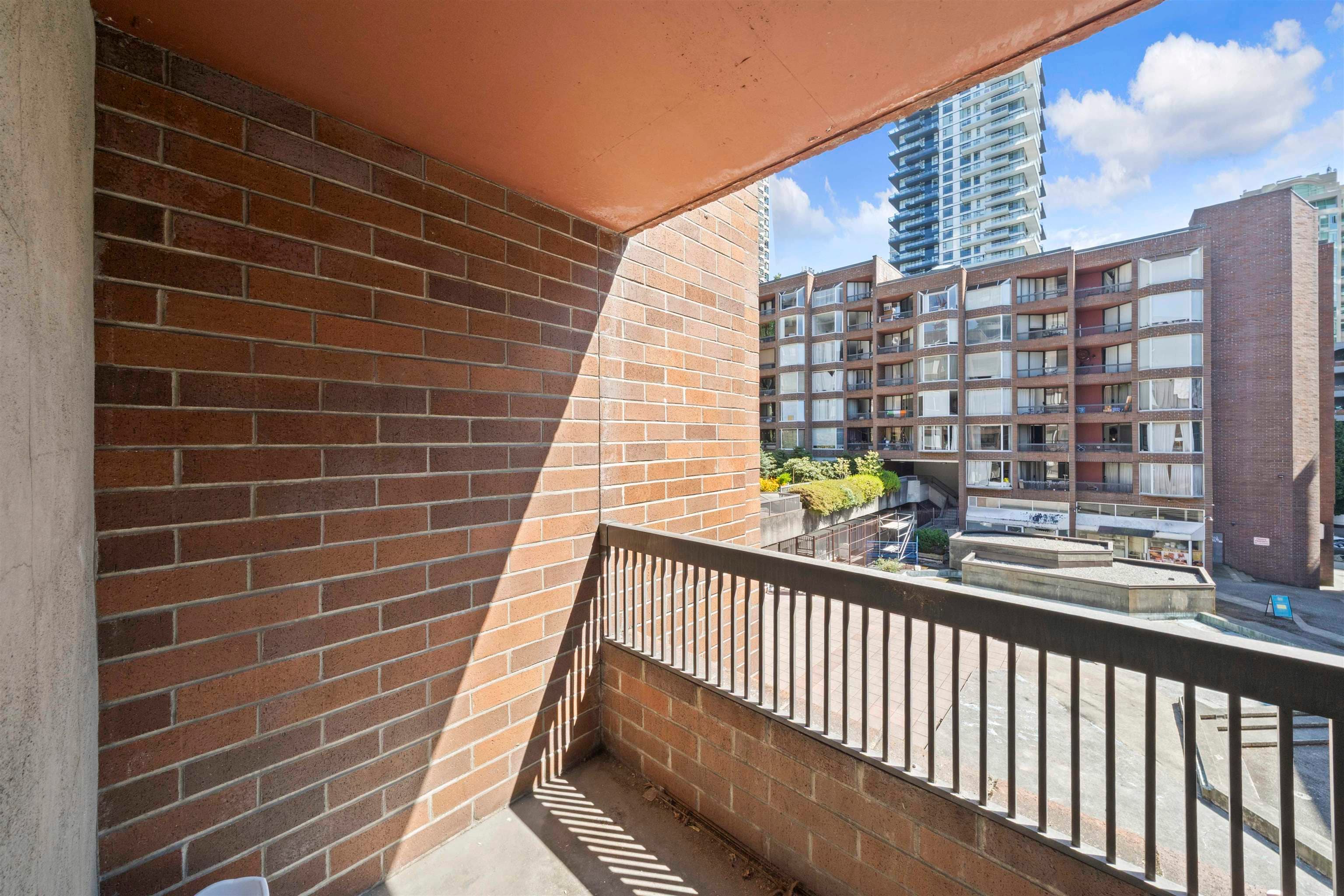 313 - 1330 Burrard Street, Vancouver, V6Z 2B8 — photo 2