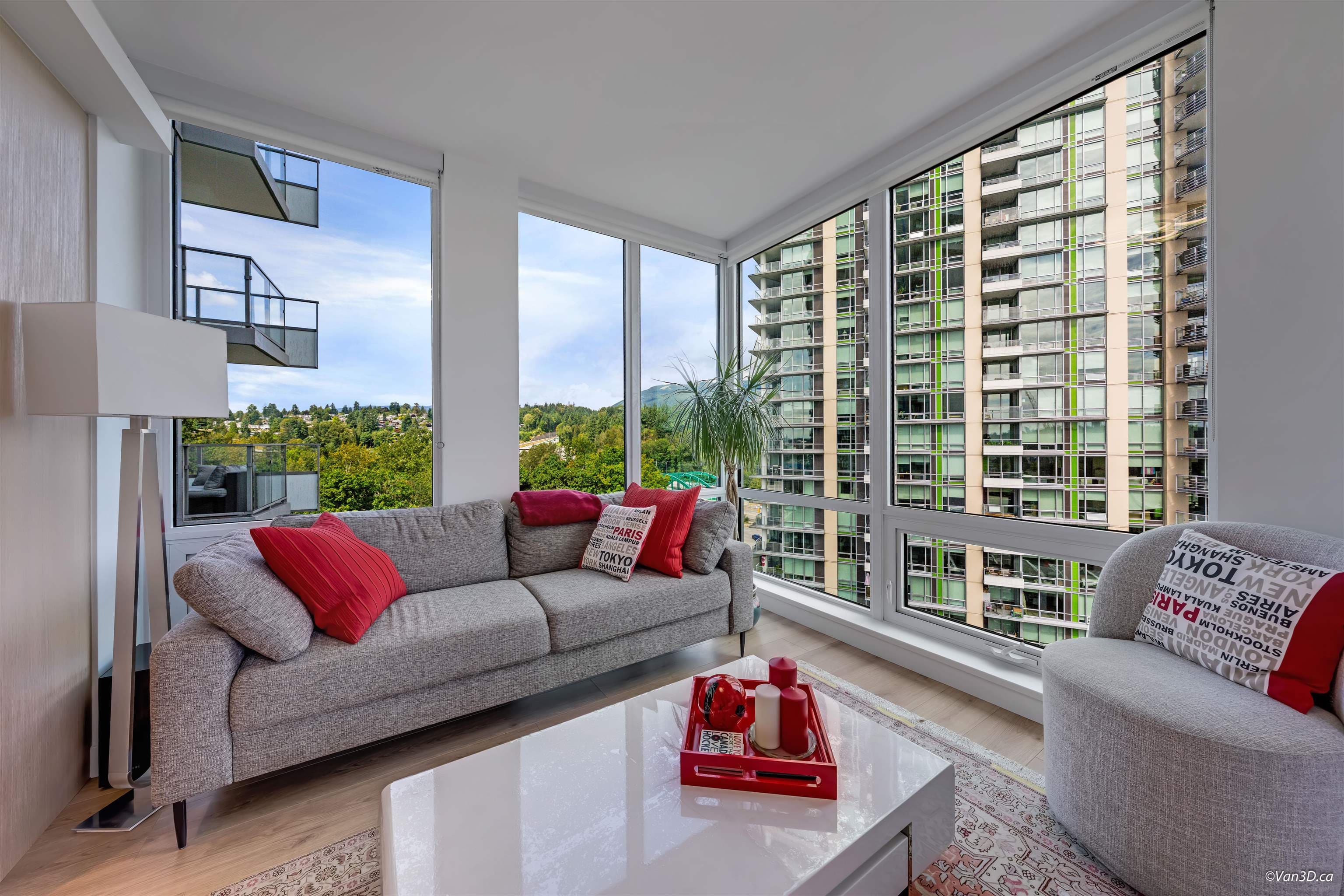 1102 - 1500 Fern Street, North Vancouver, V7J 0B6 — photo 2