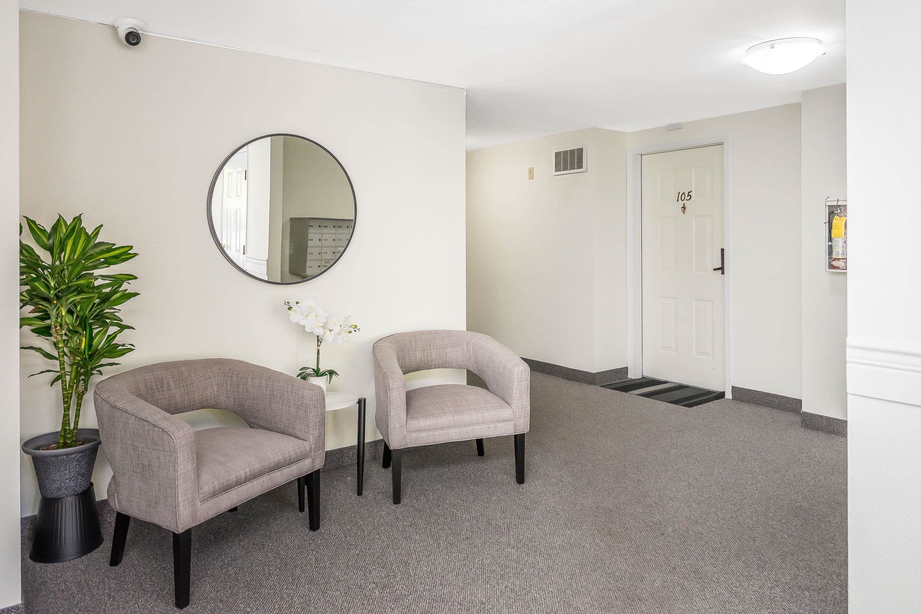 102 - 15290 Thrift Avenue, White Rock, V4B 2L2 — photo 2