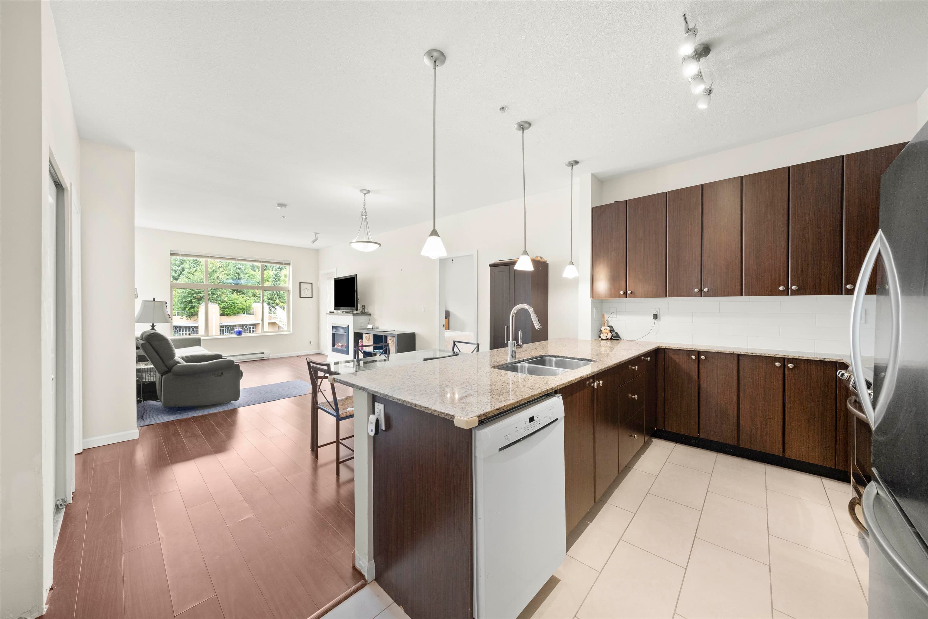 301 - 275 Ross Drive, New Westminster, V3L 0B6 — photo 5