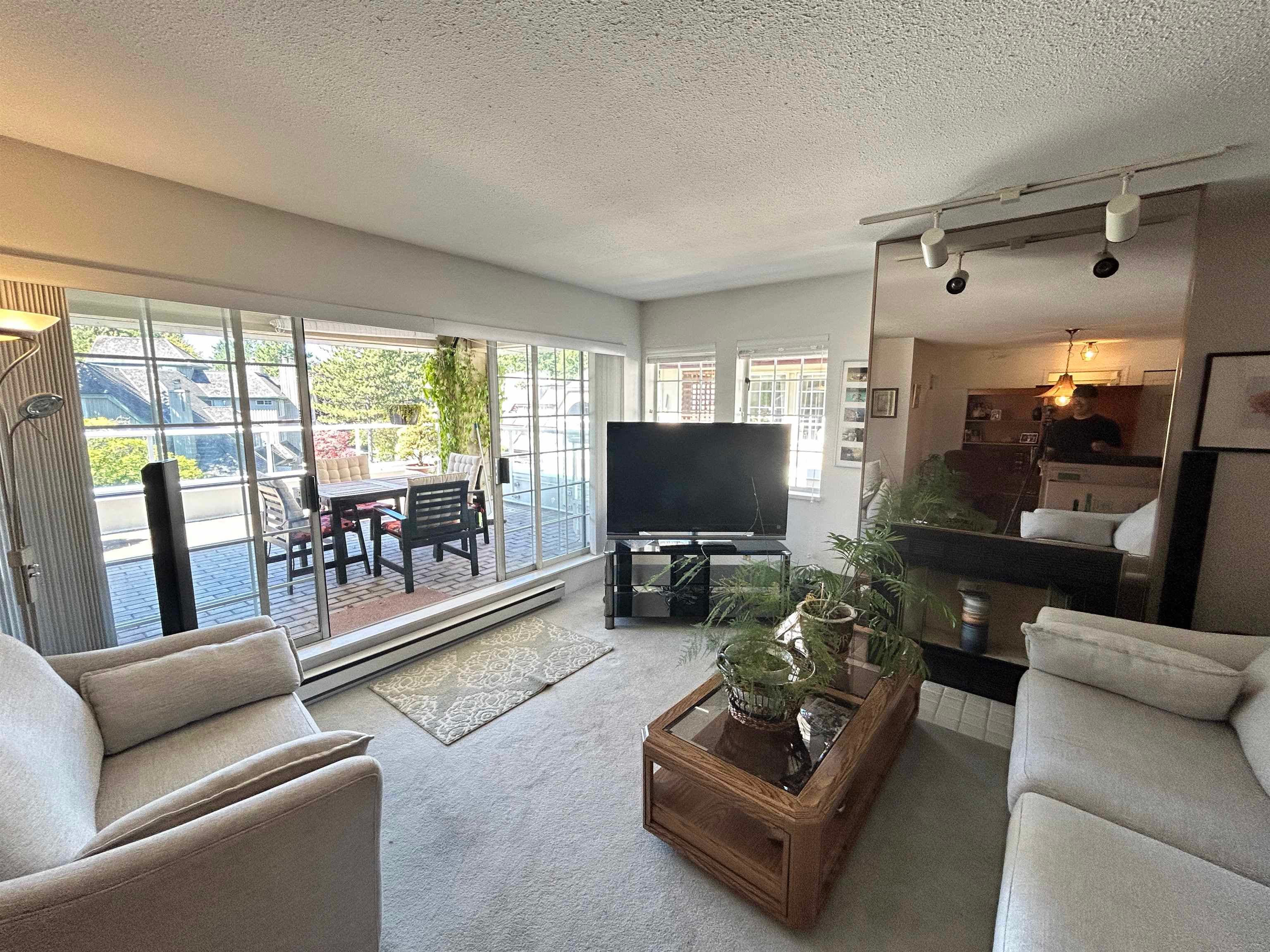 201 - 3421 Curle Avenue, Burnaby, V5G 4P4 — photo 4