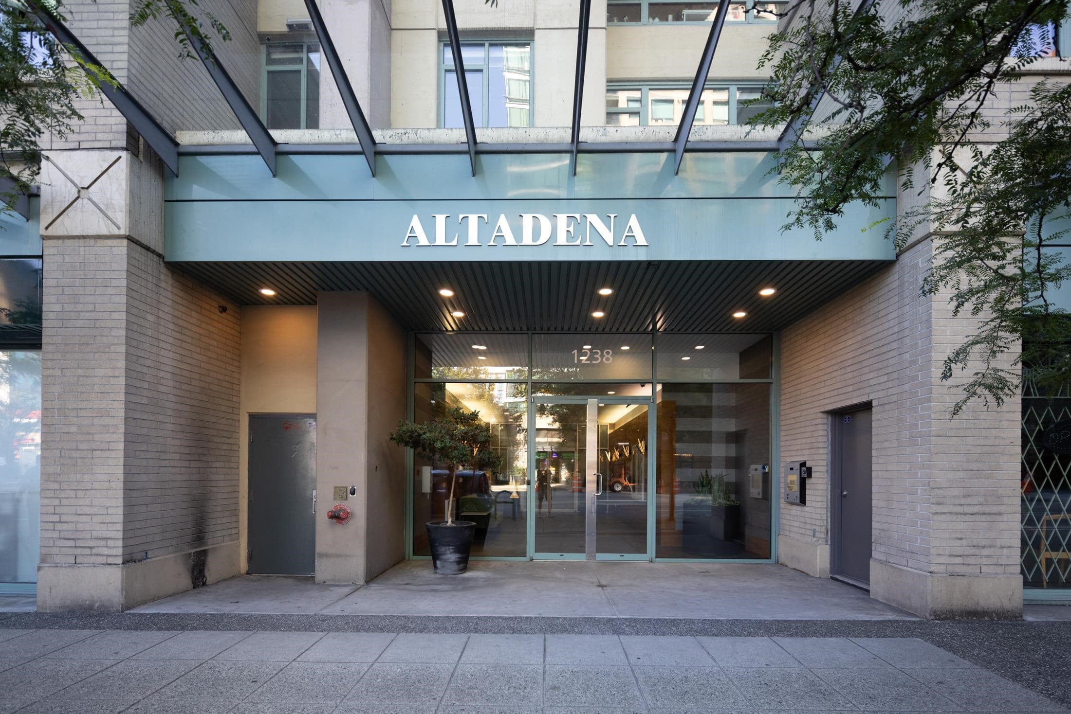 404 - 1238 Burrard Street, Vancouver, V6Z 3E1 — photo 2
