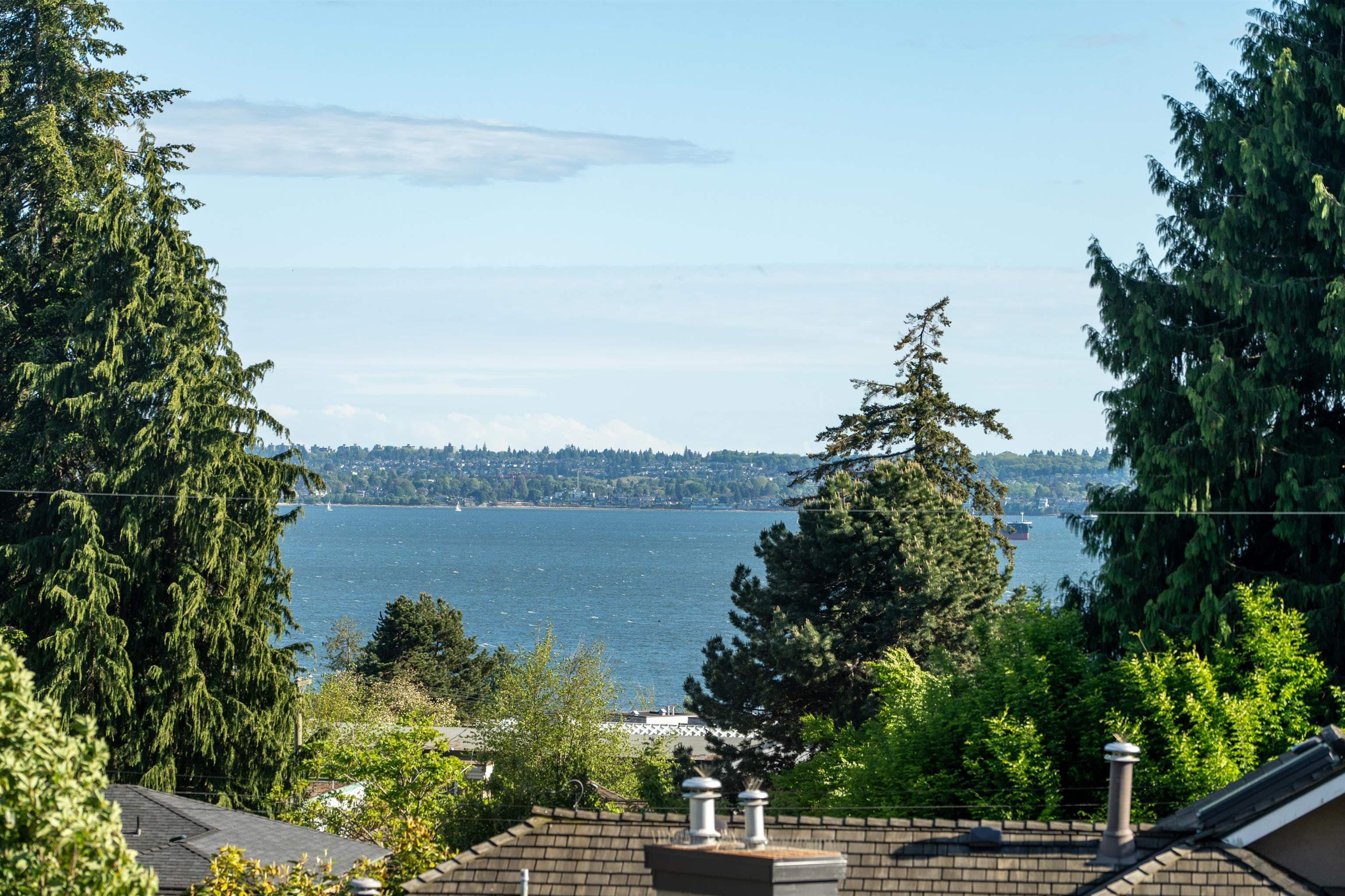 2436 Mathers Avenue, West Vancouver, V7V 2H8 — photo 2