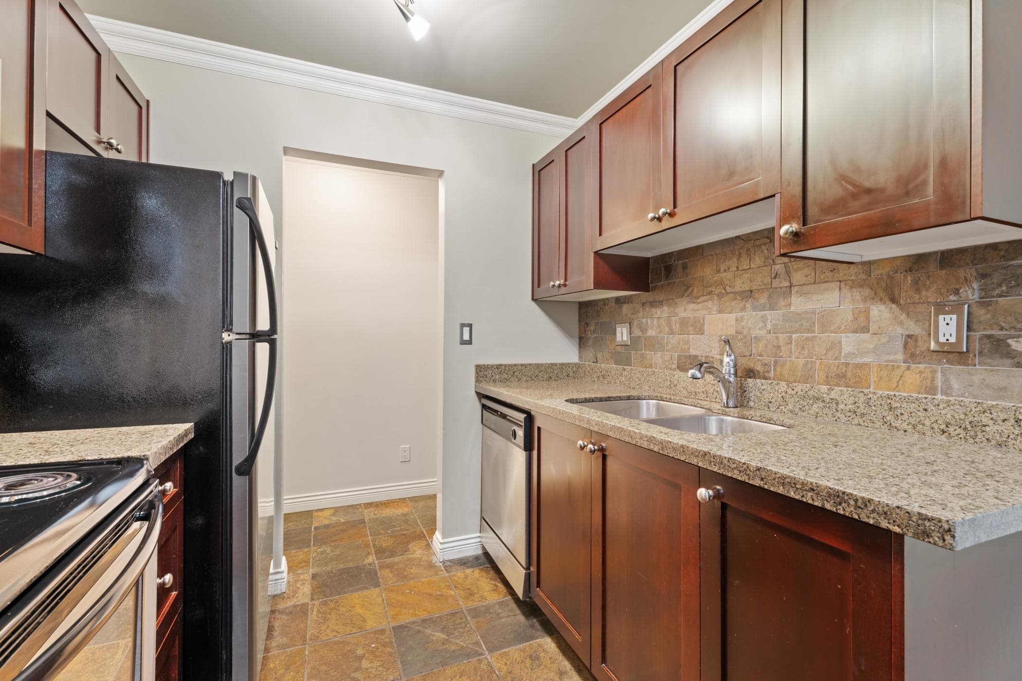 202 - 1550 Barclay Street, Vancouver, V6G 3B1 — photo 2
