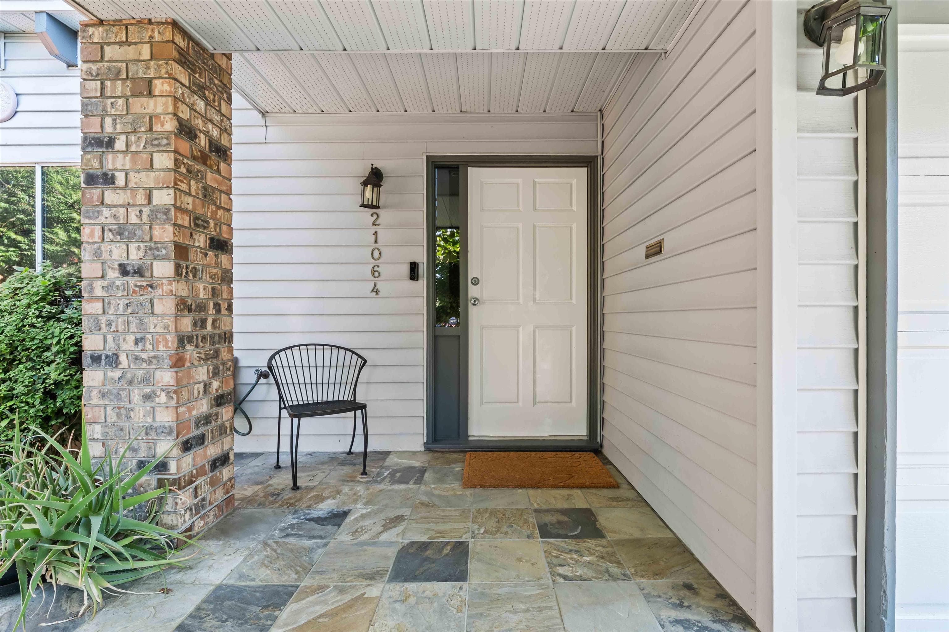 21064 Barker Avenue, Maple Ridge, V2X 8R6 — photo 4