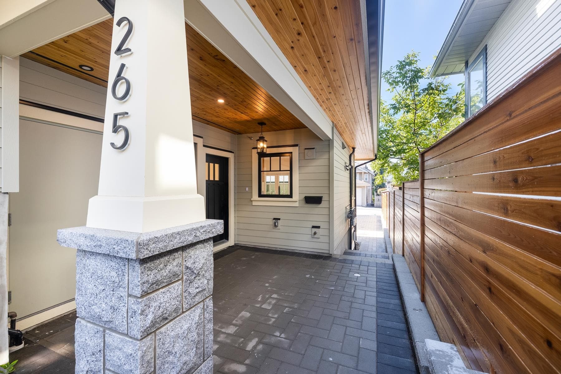 265 W 6th Street, North Vancouver, V7M 1K7 — photo 2