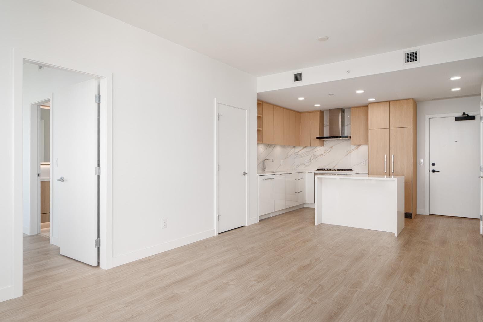 1402 - 4988 Bennett Street, Burnaby, V5H 0L1 — photo 4