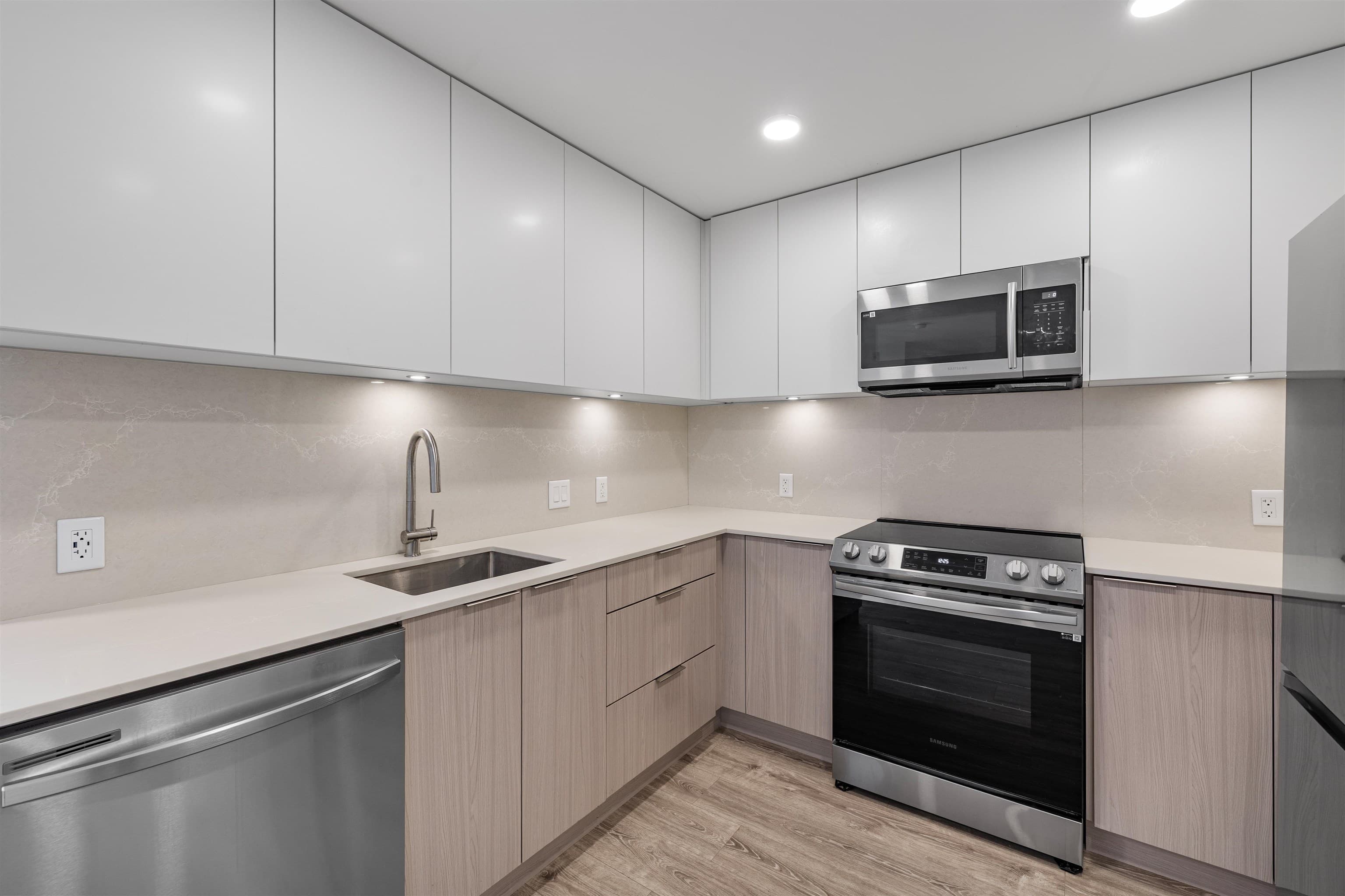 220 - 13968 Laurel Drive, Surrey, V3T 0S9 — photo 4